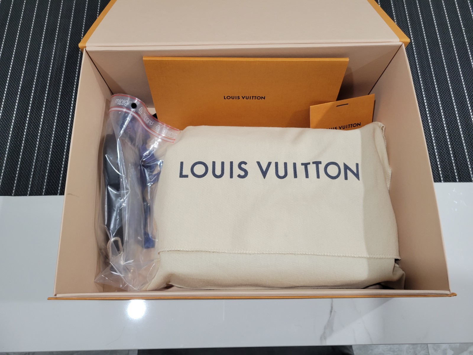 Louis Vuitton Damier Graphite Kasai Clutch — Like New!!