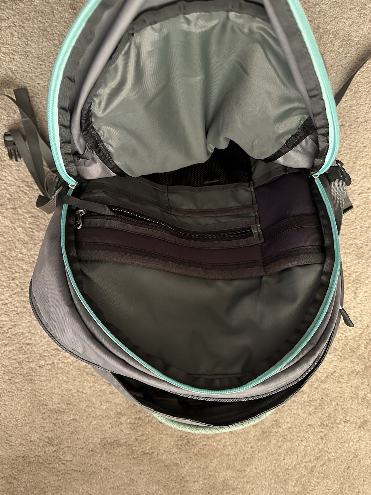 The North Face Borealis Backpack Flex vent Lap top sleeve Light Grey/Seafoam