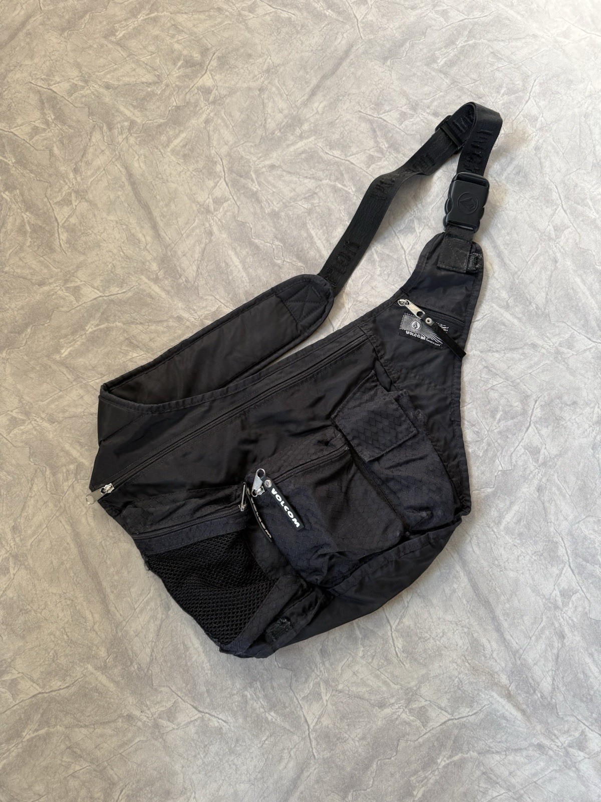 2000s Volcom Shoulder Sling Bag Skateboard Y2K Black Gorpcore Style Vintage