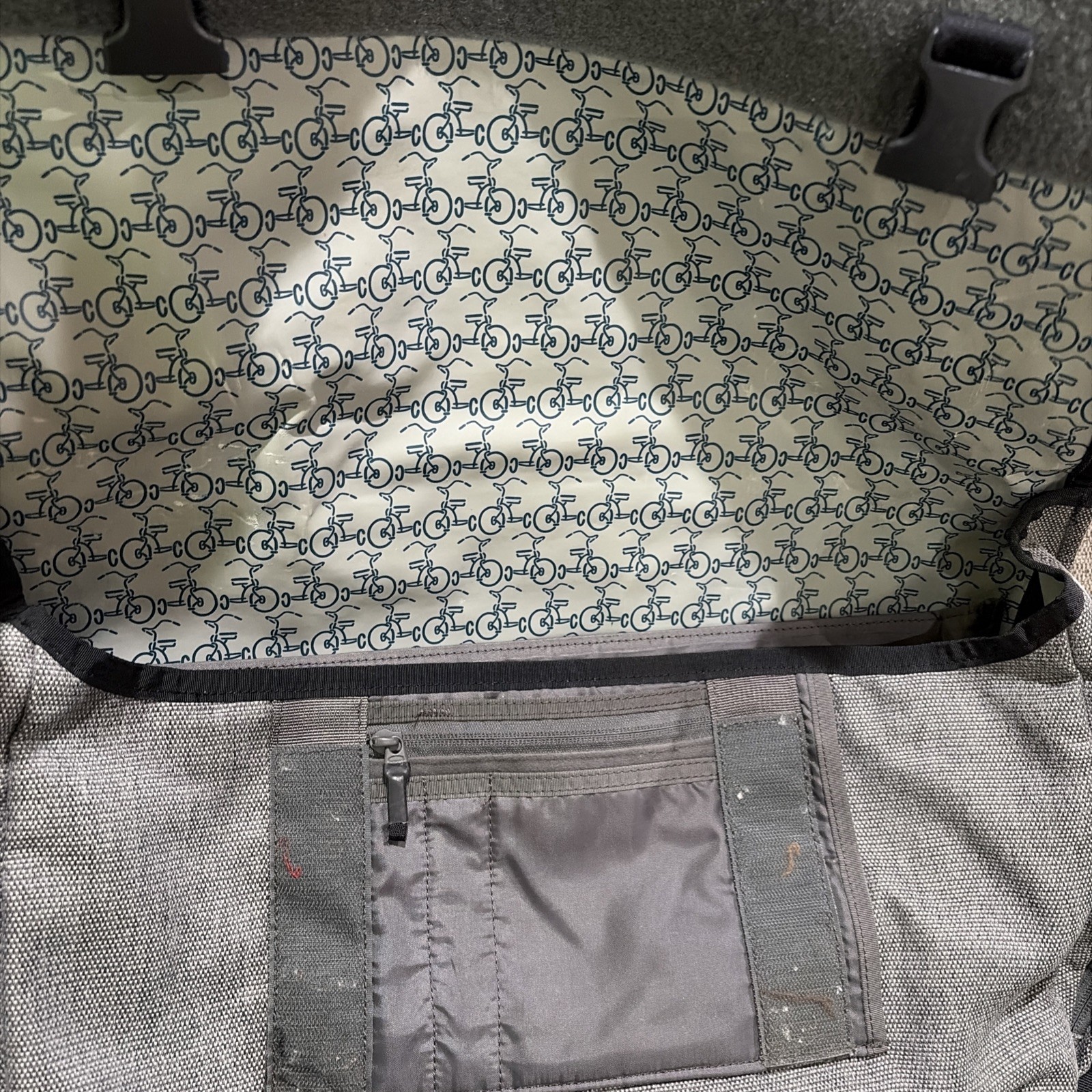 Timbuk2 Classic Messenger Bag LARGE Commuter Laptop Adjustable Bicycle Gray