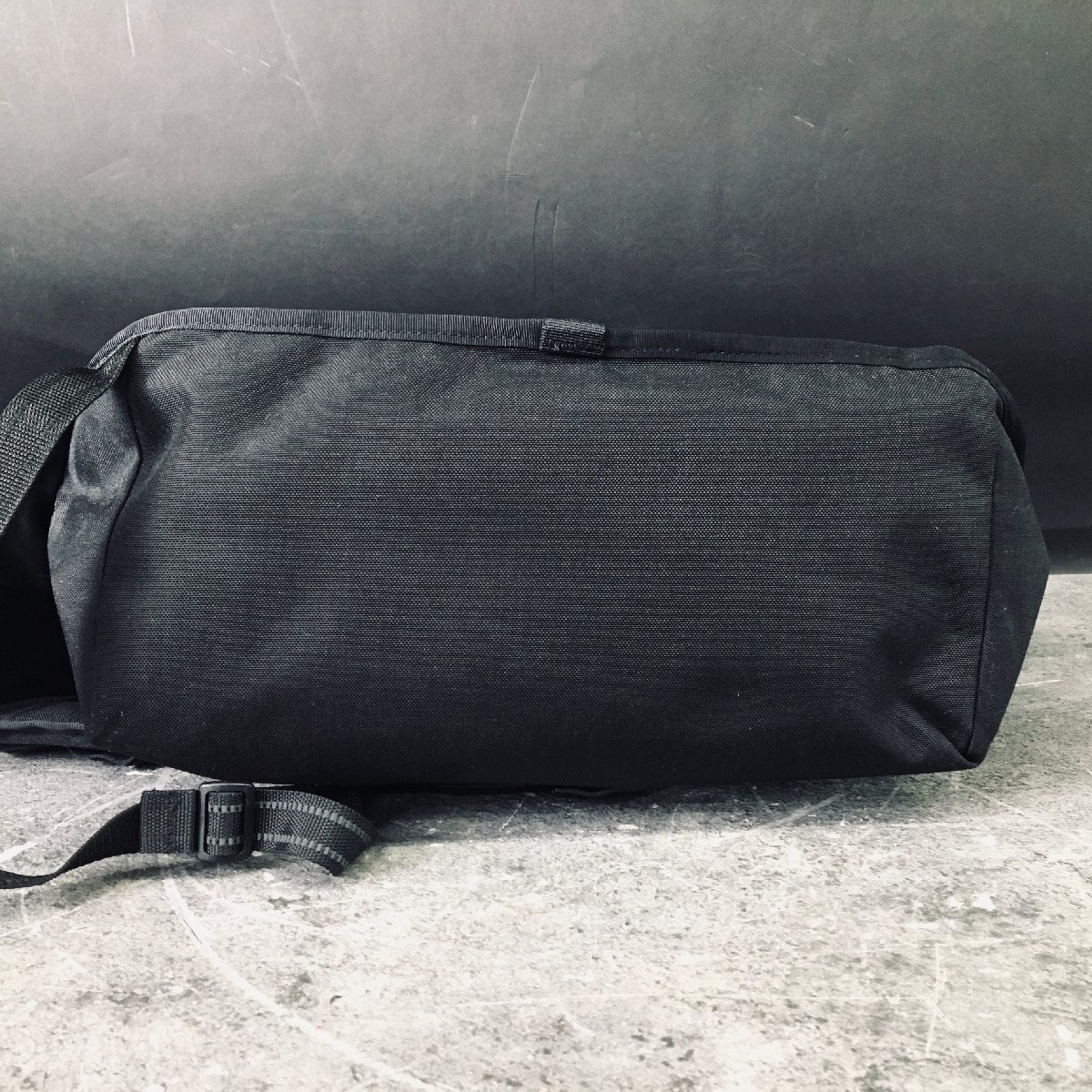 Chrome Industries CTZ Waterproof Messenger Bag 24L Citizen Black/Red US made