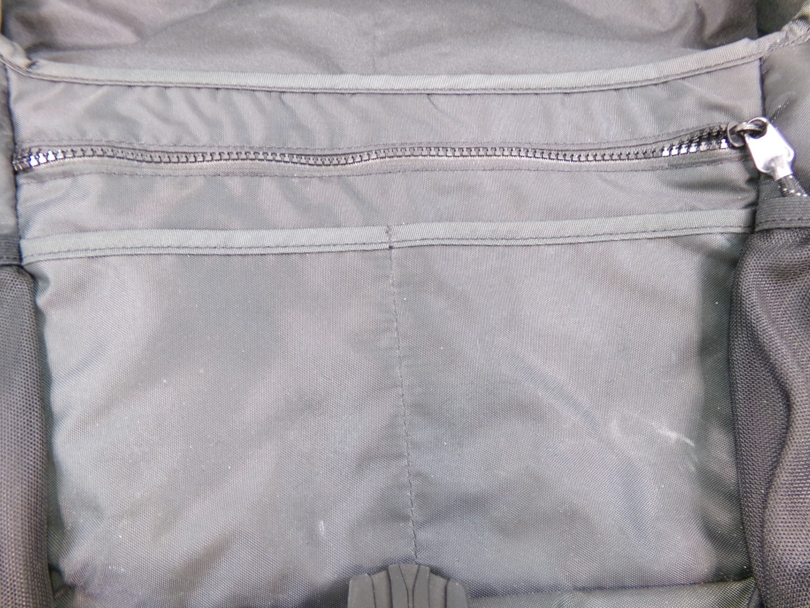 Nike Sportswear Essentials Shoulder Messenger Bag Laptop Tote Black DB0498-010