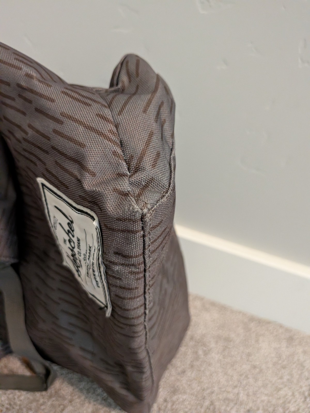 Herschel Gray Striped Large Tote Bag Zip/Snap Closure w/ Inner Pockets