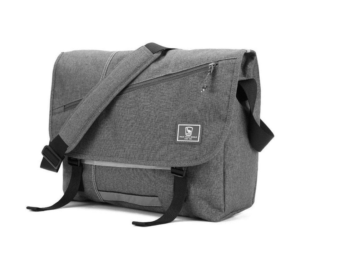 Oiwas Messenger Bag