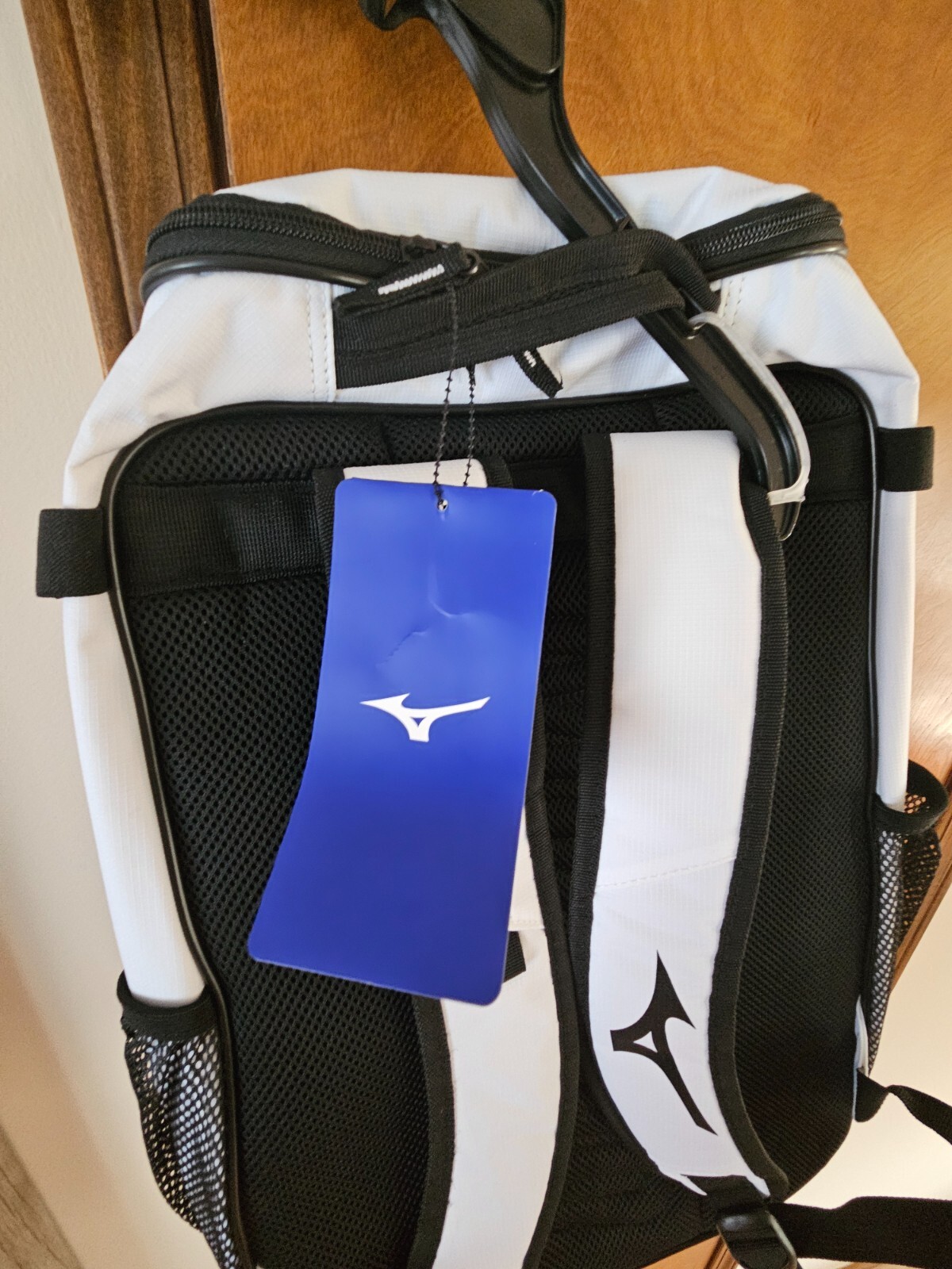 mizuno black/ white 14″×20″ backpack with side pockets