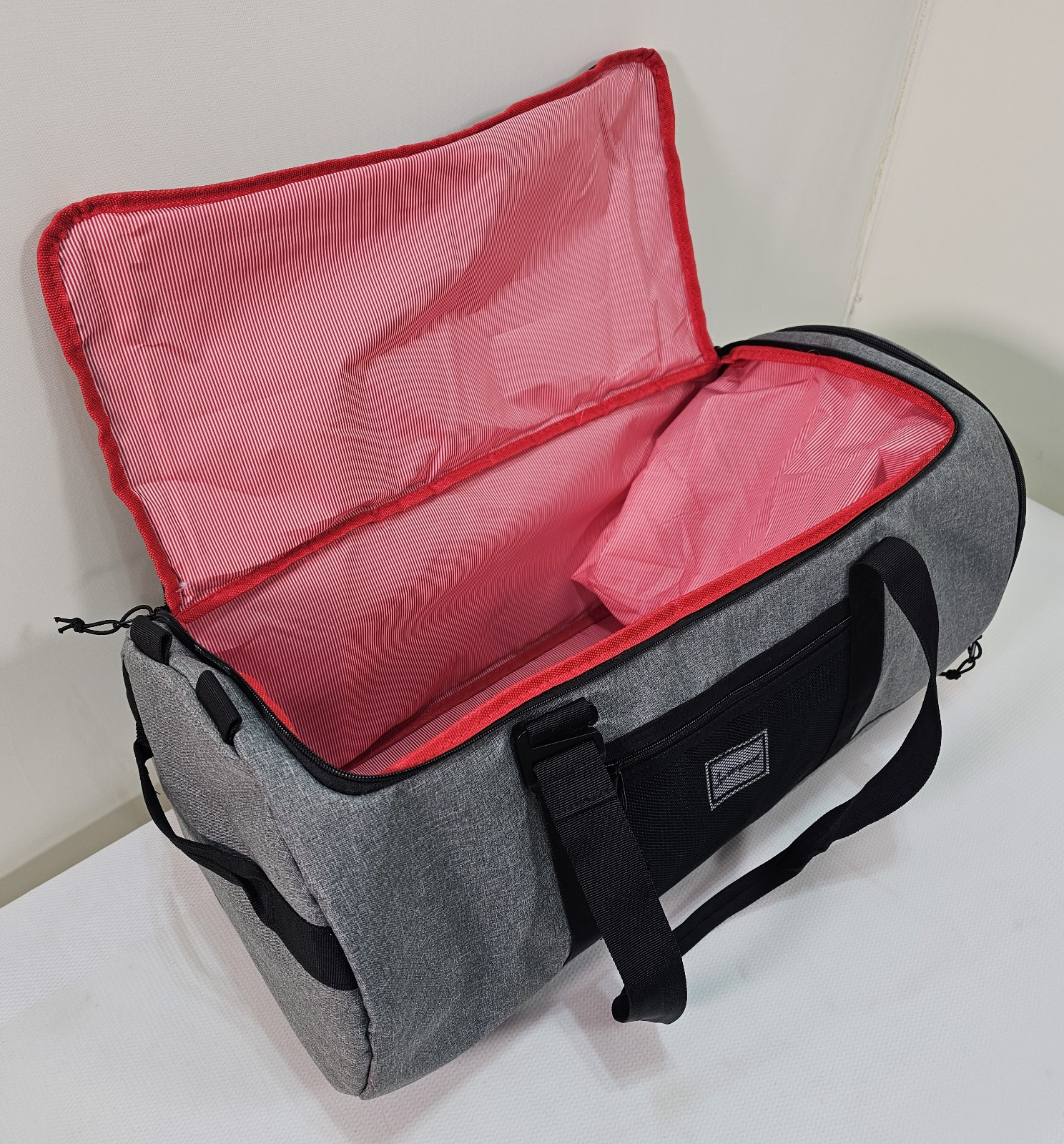 Journeyman Black & Gray Canvas Round Duffel Bag Backpack Convertable 24″ X 12″