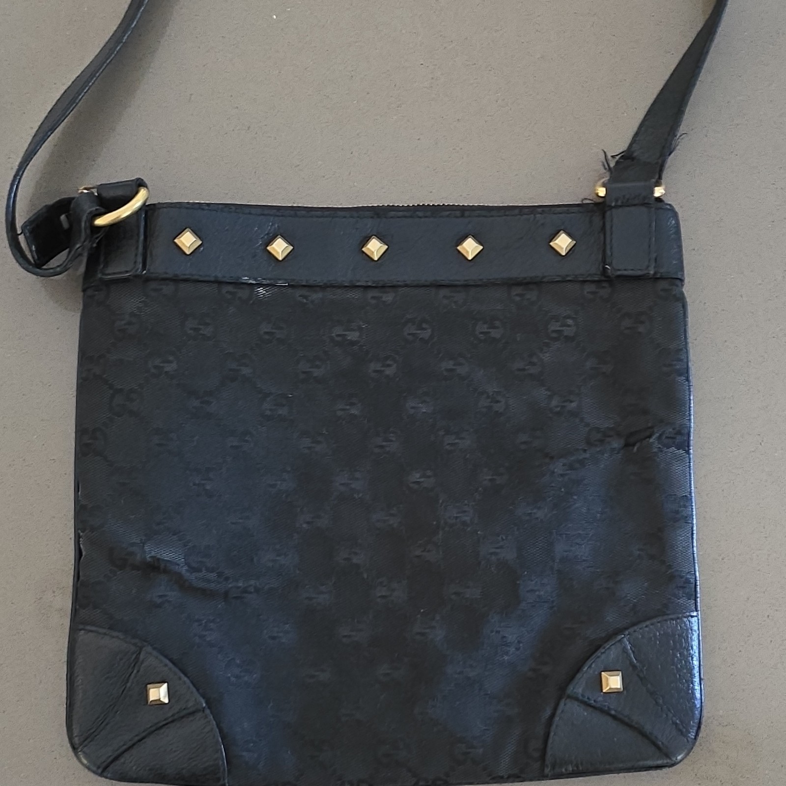 Authentic Gucci GG Canvas Nailhead Flat Messenger Crossbody Bag – Black