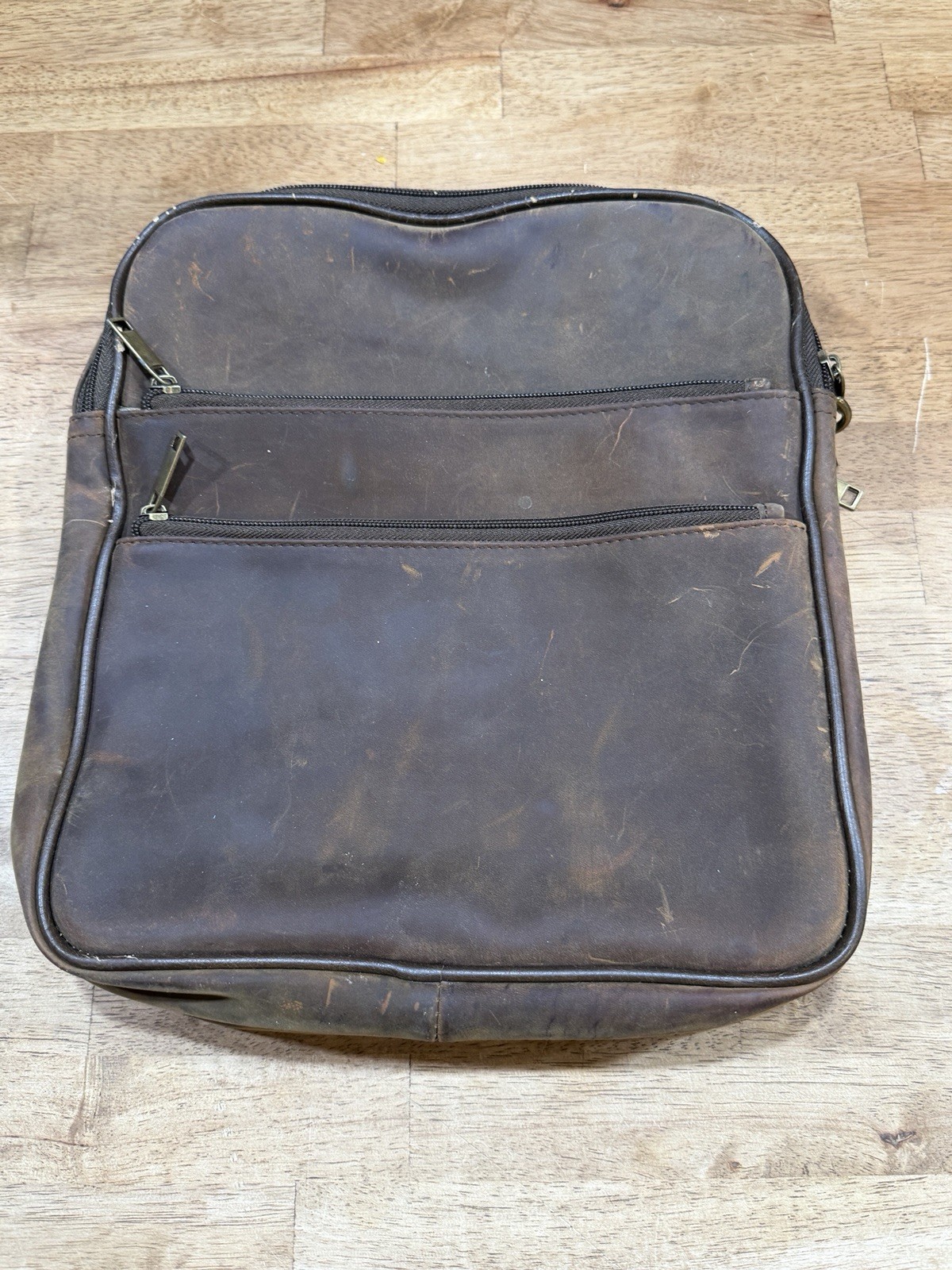 Brookstone Messenger Bag Chocolate Leather Multi Pocket Detachable Distressed