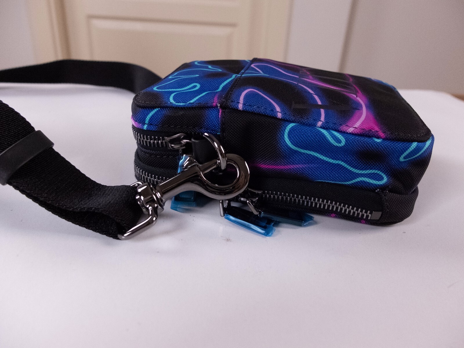 (NO CUSTOMS TAX) VALENTINO Garavani VLTN black neon camouflage small canvas bag