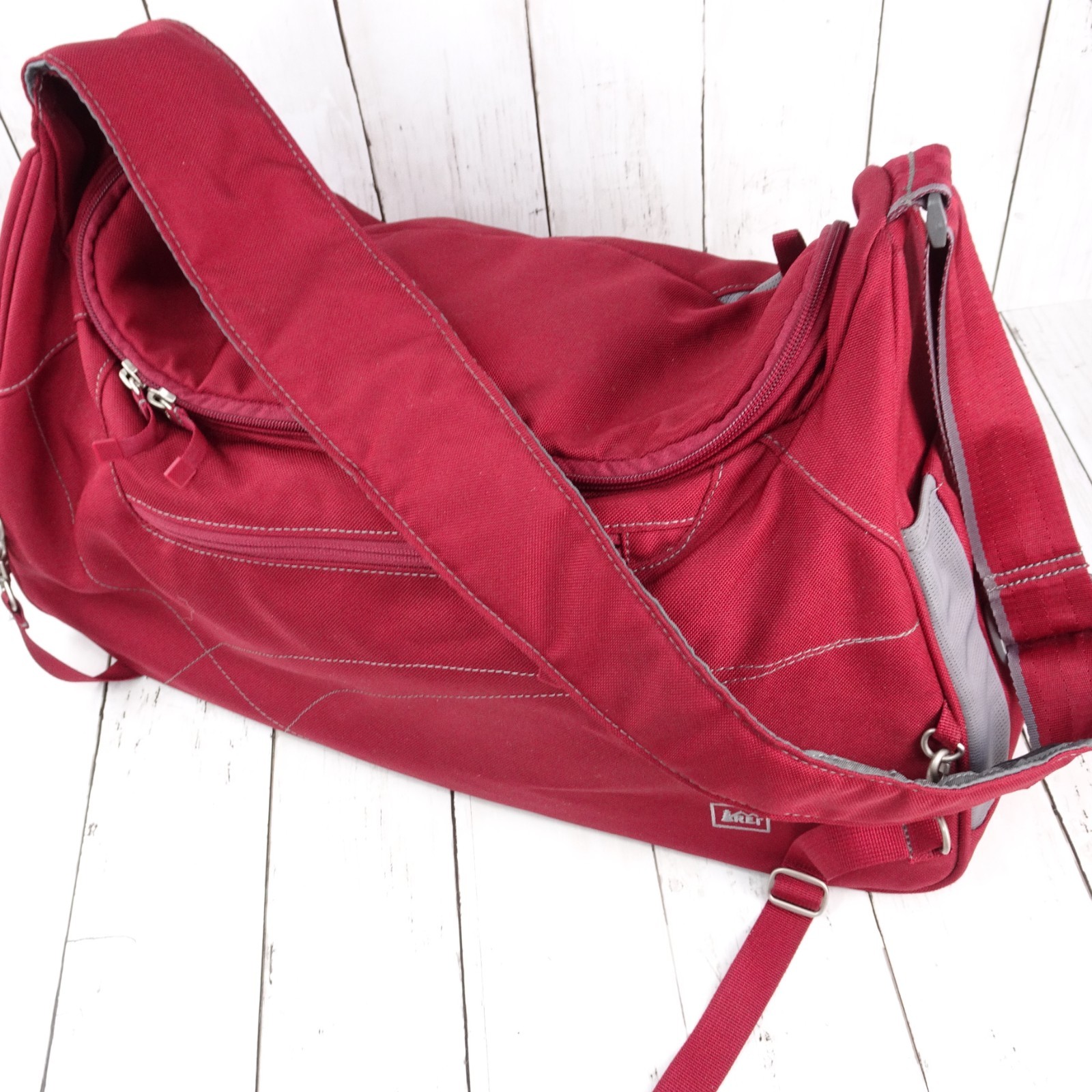 REI Duffle Bag Medium Crossbody Messenger Balance Red Crimson Strap Gym Yoga