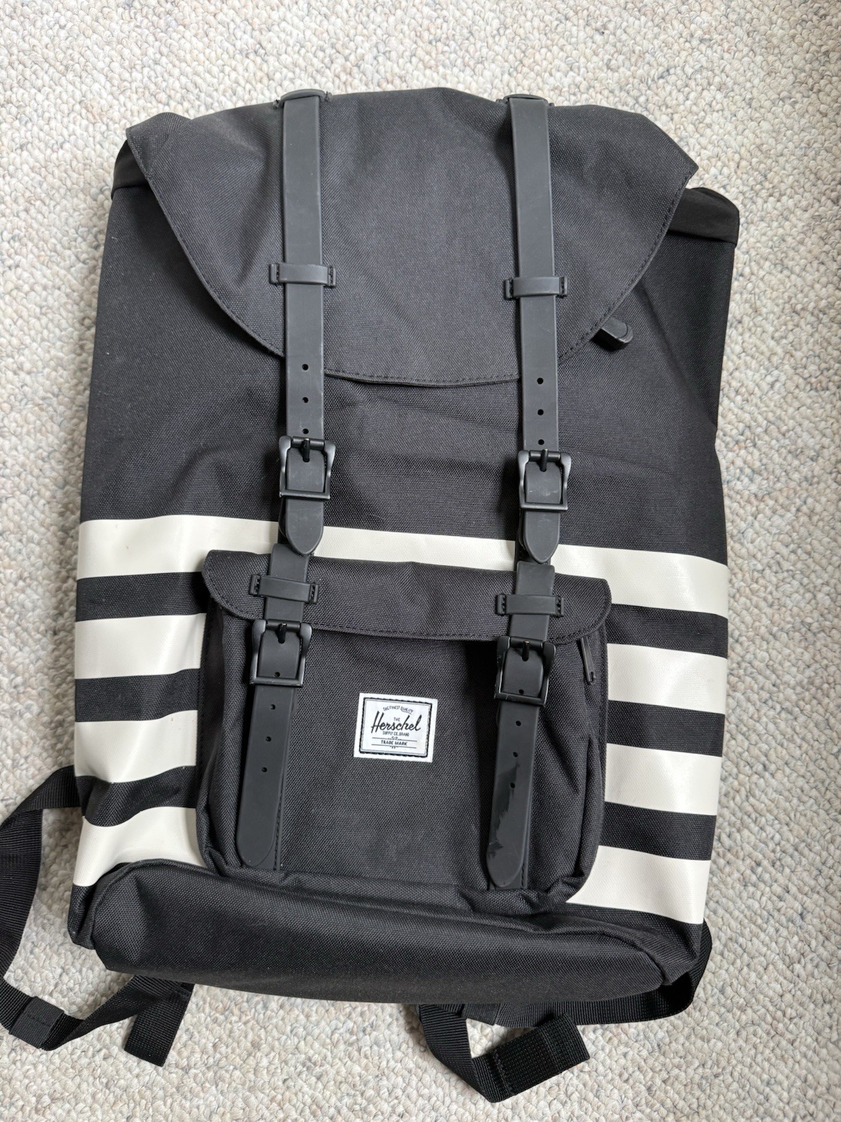 Herschel Little America Backpack- mid volume 21L
