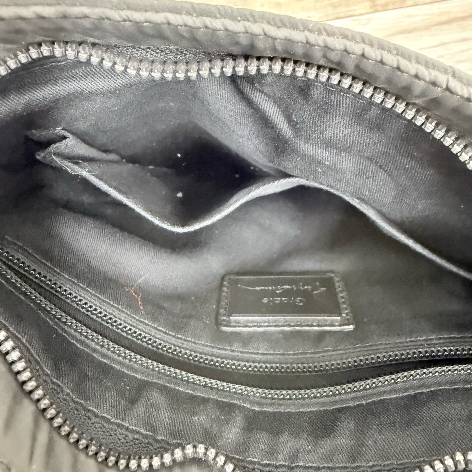 NWT EMPORIO ARMANI SMALL BLACK LEATHER MESSENGER BAG YLWZV Y4M055