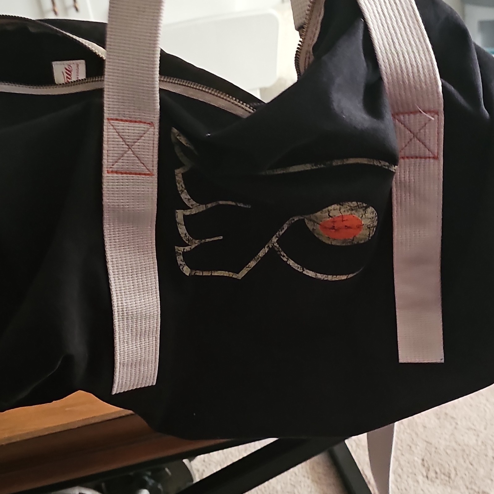 Mitchell & Ness Black Philadelphia Flyers VINTAGE duffle Bag.