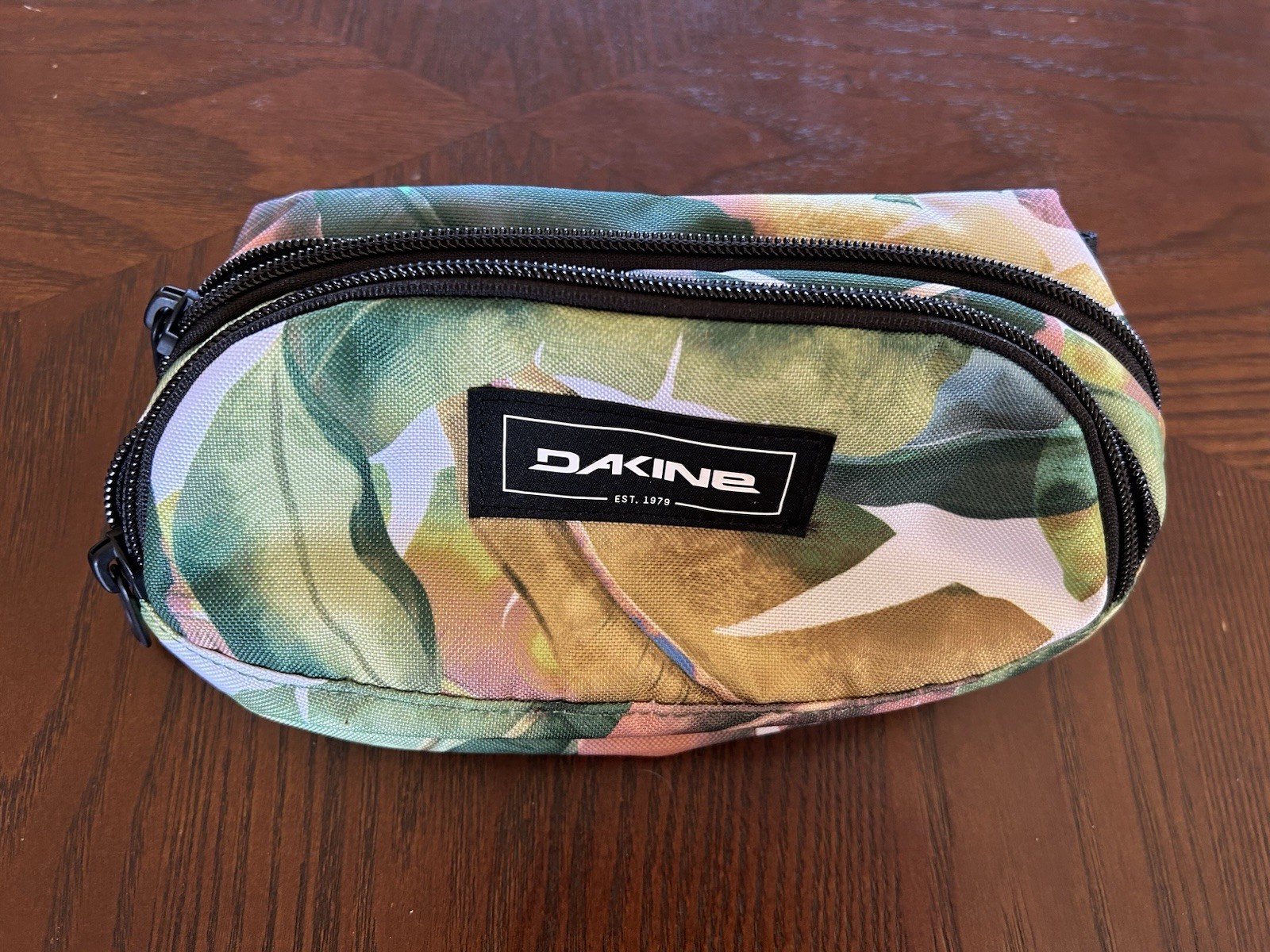 Dakine Fanny/hip Pack T&C Surf Tropical Leaf Multi Color Design NWOT S22