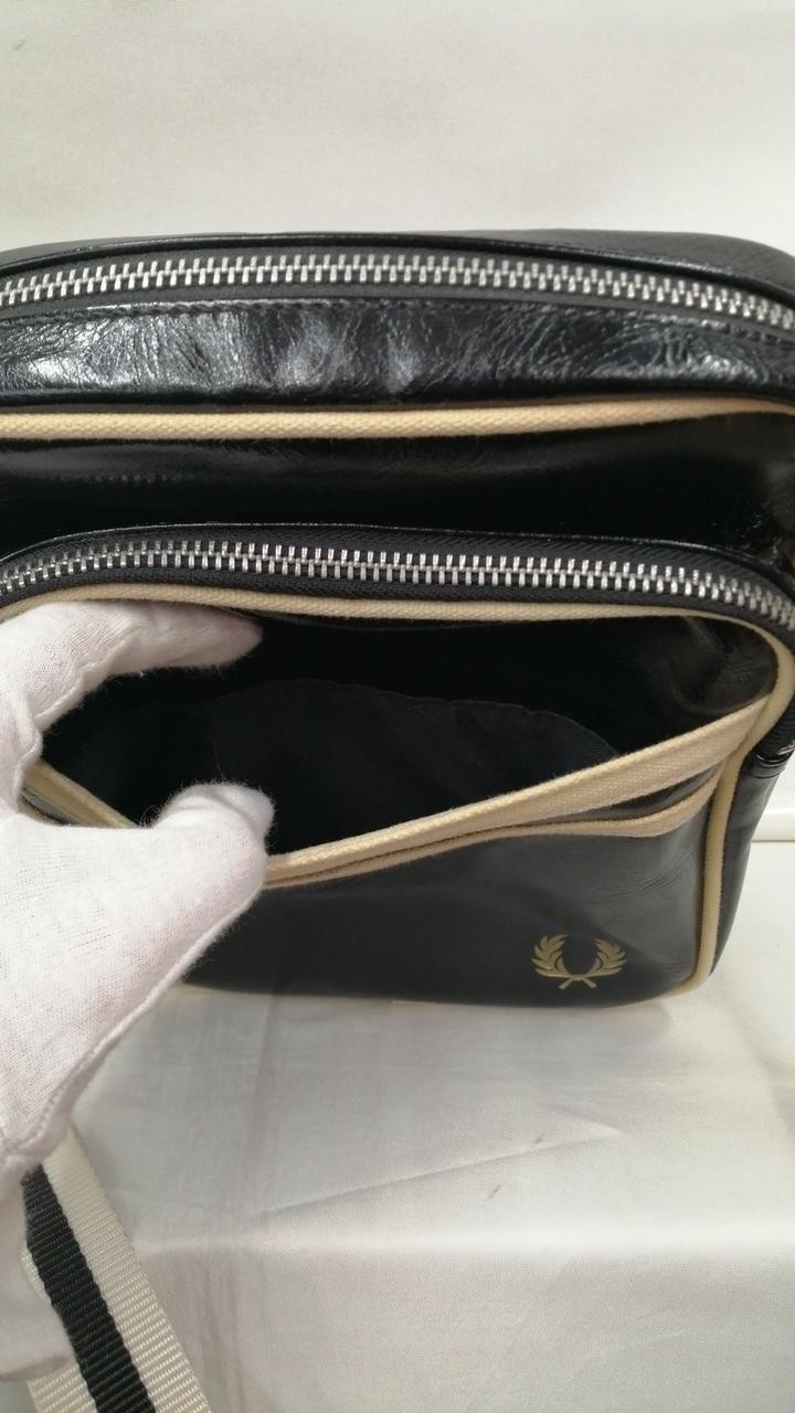 Classic Side Bag Model BLACK FRED PERRY