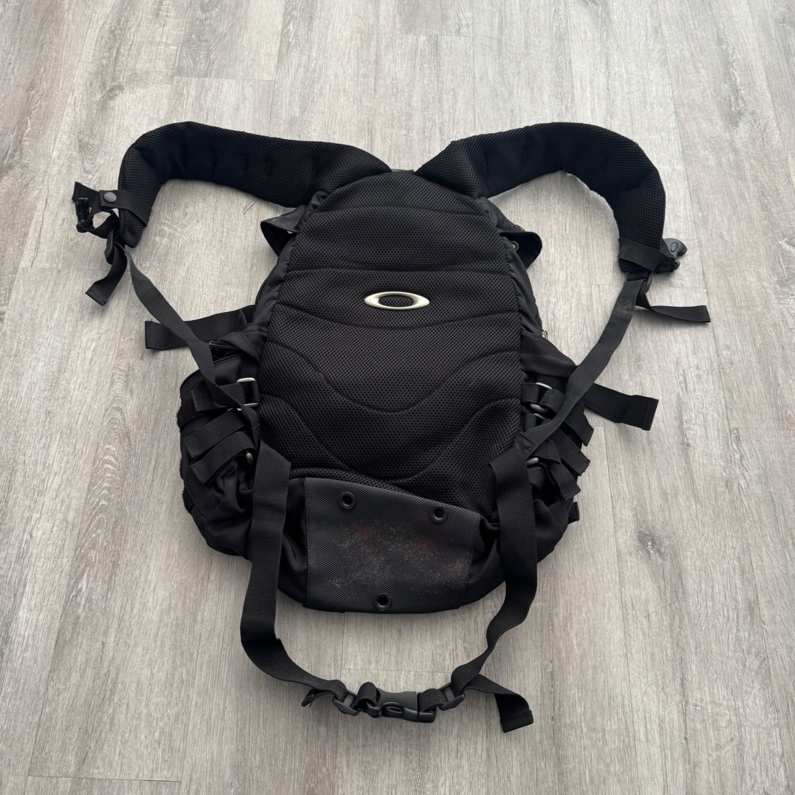 Oakley Software Icon Tactical Field Gear Backpack Black Stock No 20-51242-B