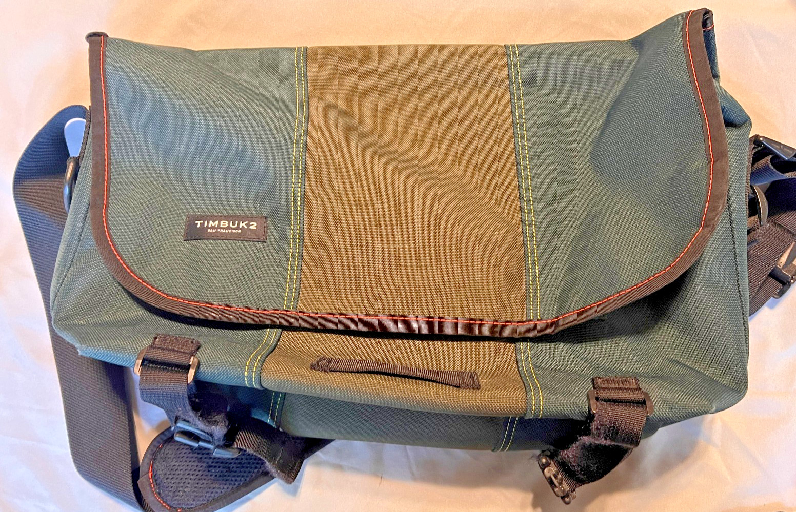 Timbuk2 Classic Messenger Bag Green San Francisco Laptop Commuter Medium