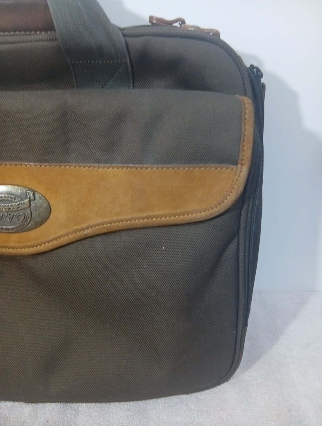 VINTAGE CABELA’S CANVAS AND LEATHER LAPTOP MESSENGER WEEKENDER LUGGAGE BAG. TD6D