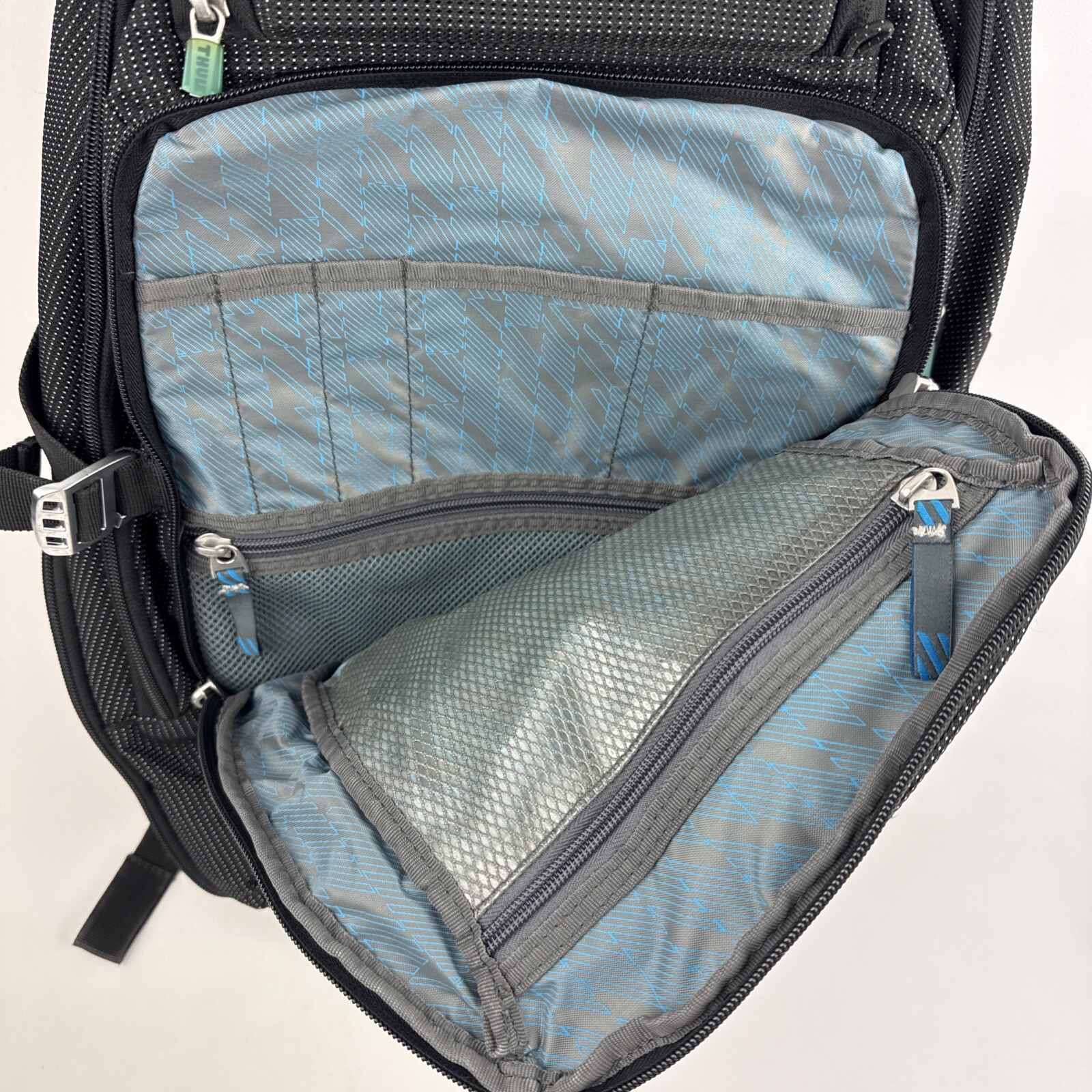 THULE Crossover Backpack Computer Travel Laptop Black w White Spec