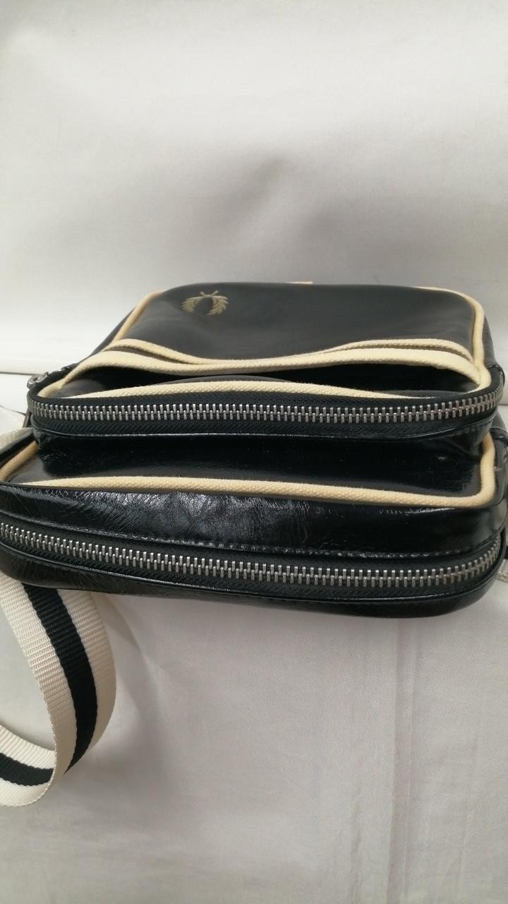 Classic Side Bag Model BLACK FRED PERRY