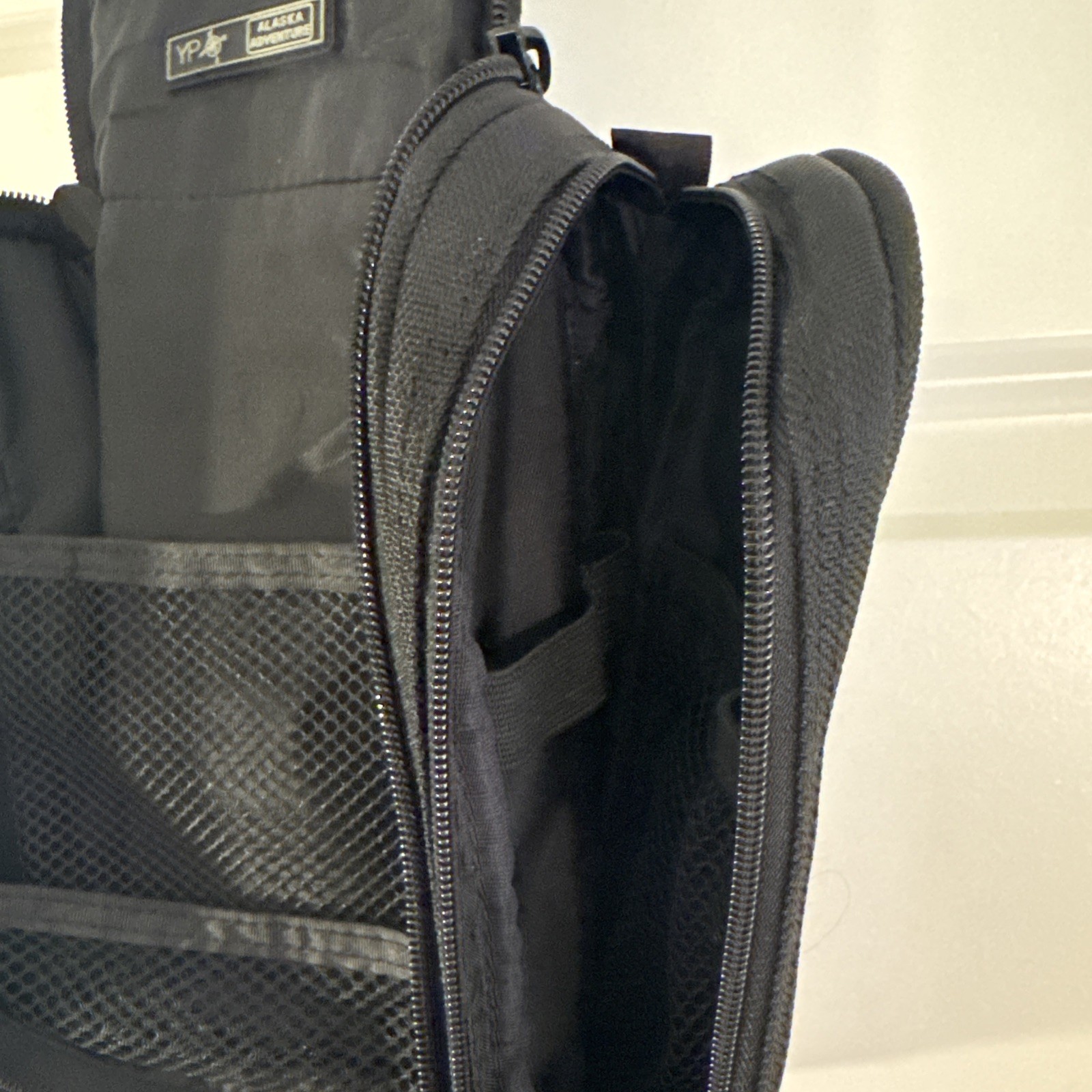 Mens Hanging Glacier Toiletry Bag Organizer W/ Multiple Pockets YPO/ NWT
