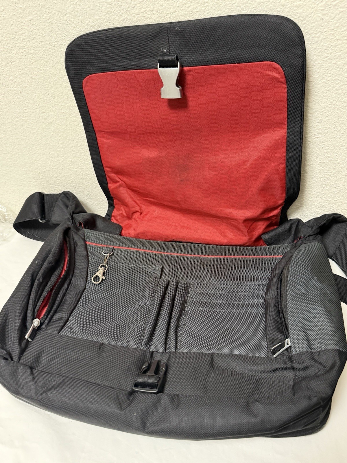 TUMI T-Tech Black Crossbody Laptop Messenger Business Travel Ballistic Nylon Bag