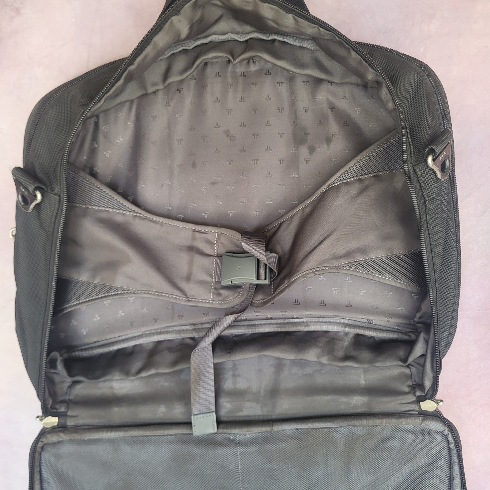 Tumi Alpha Series Black Ballistic Nylon Business Bag Laptop Carry On Messenger