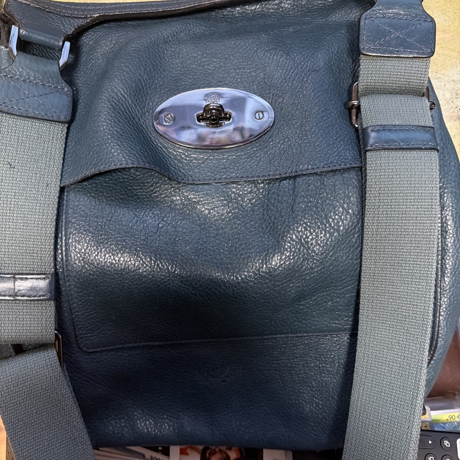 Mulberry Antony messenger bag in green pebbled leather (view All Photos) Damage