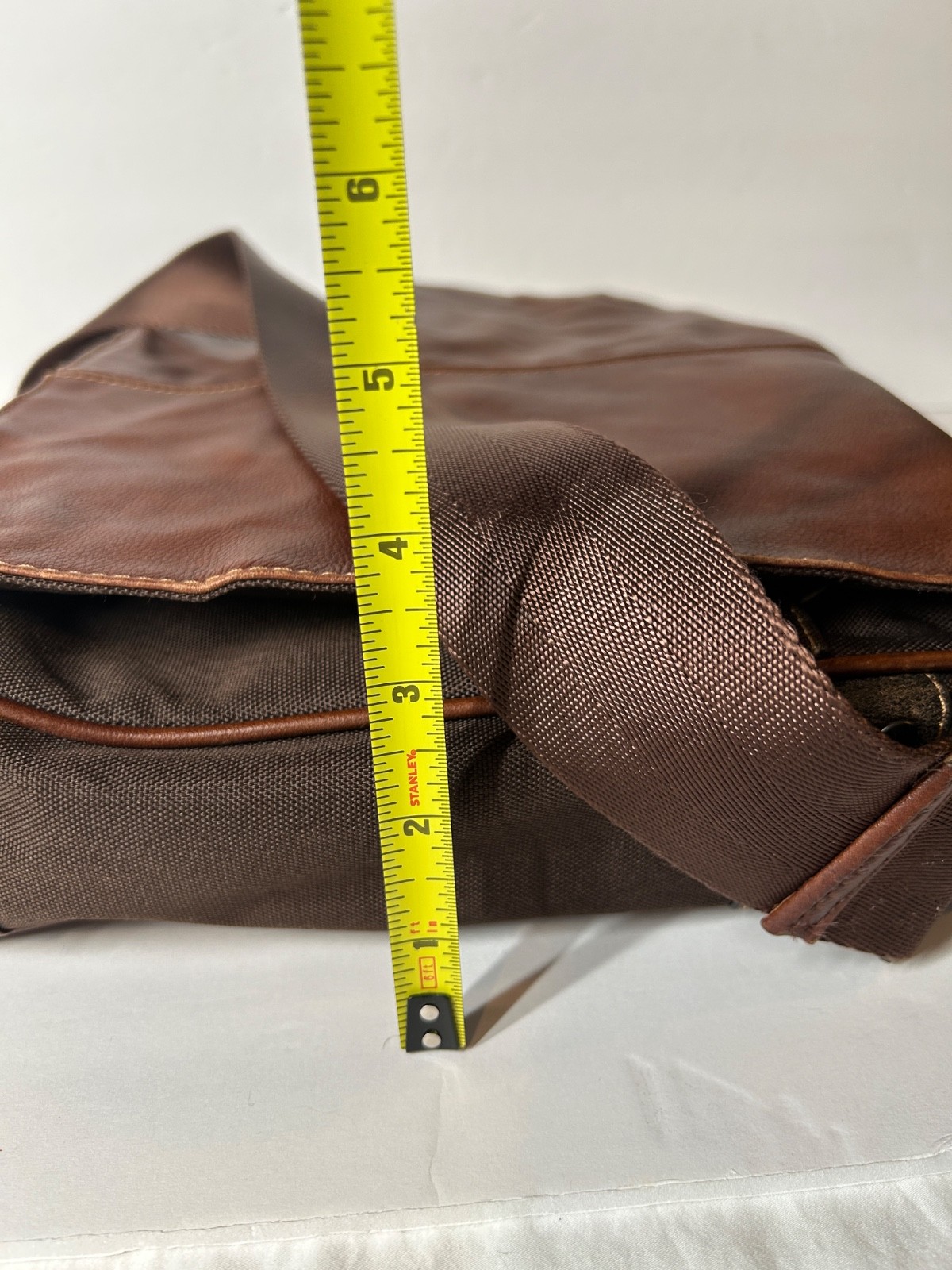 Boconi Messenger Bag Brown Leather Garth Slim Laptop Pocket with Shoulder Strap