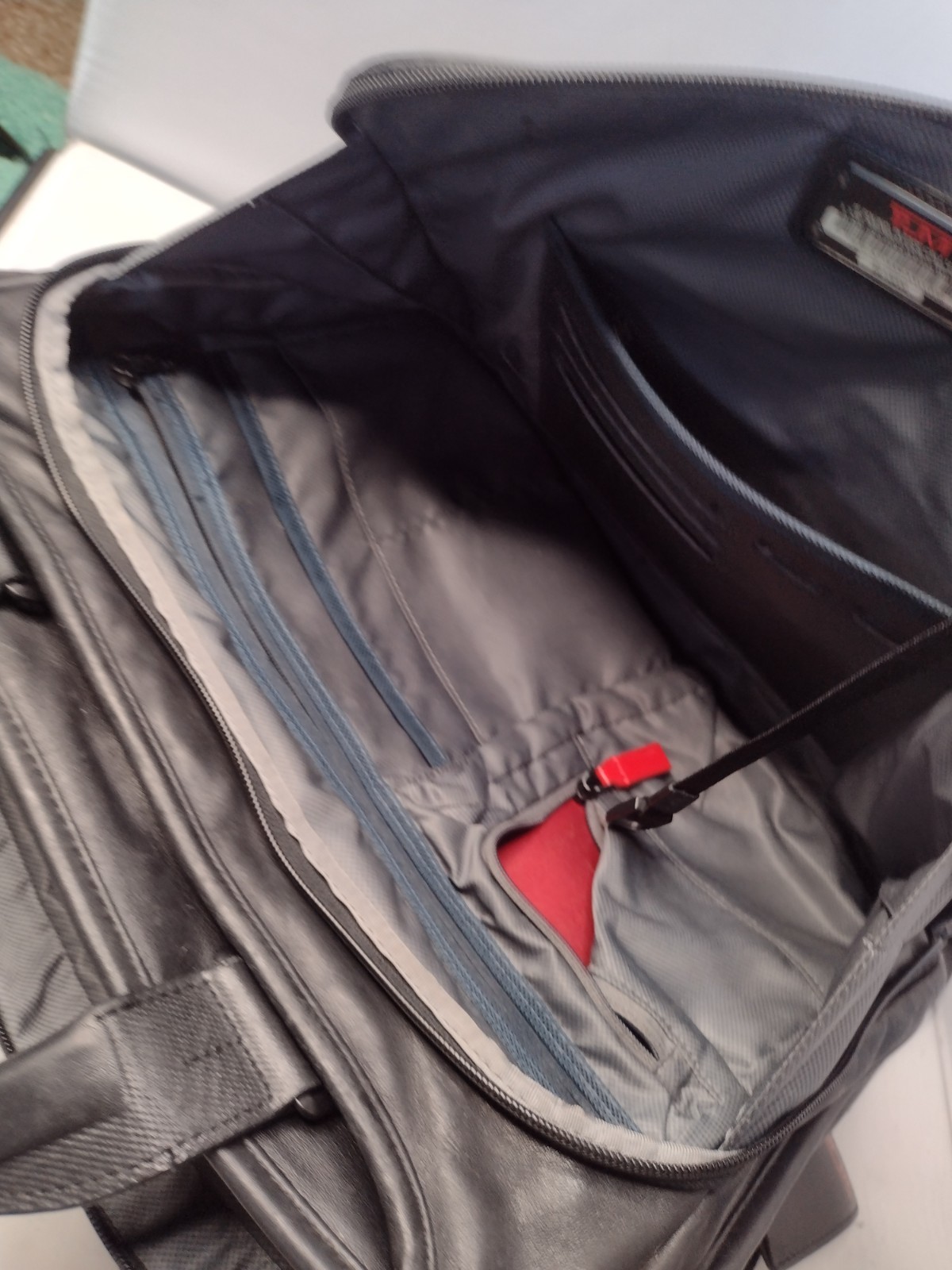 TUMI Alpha 2 Expandable Laptop Briefcase Business Travel Bag Black Leather
