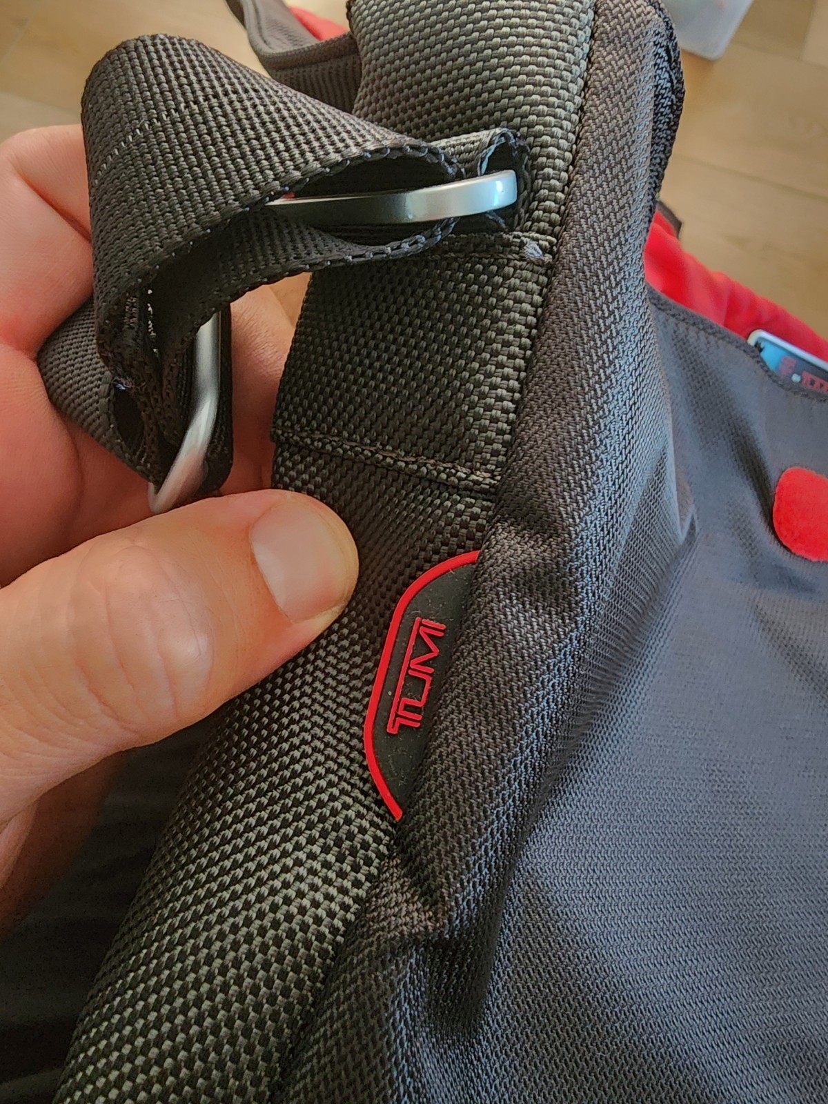 TUMI T-Tech Messenger Bag 5138D Black Nylon Laptop Crossbody Red Lining Men EUC