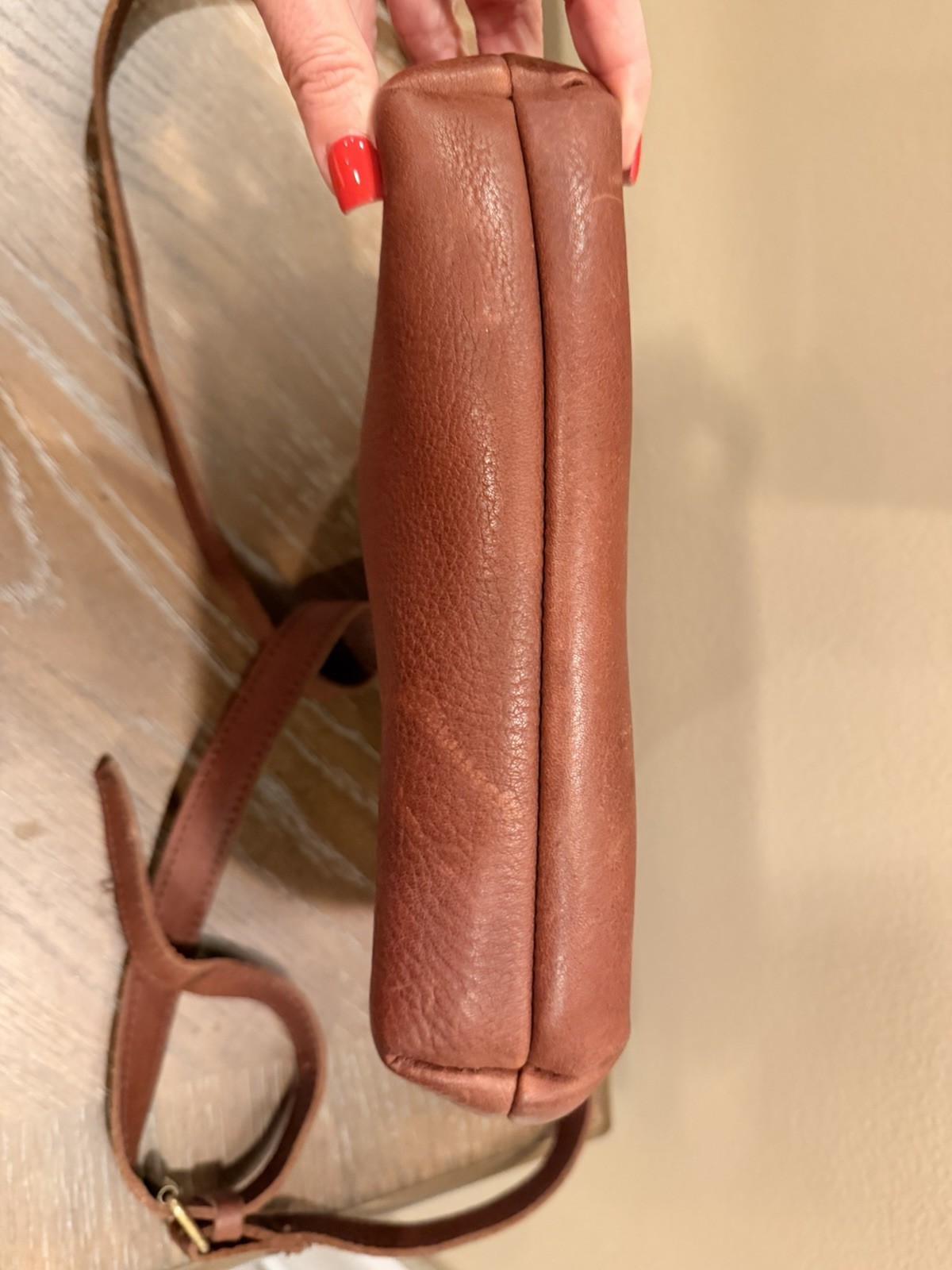 Duluth Lifetime leather sling bag