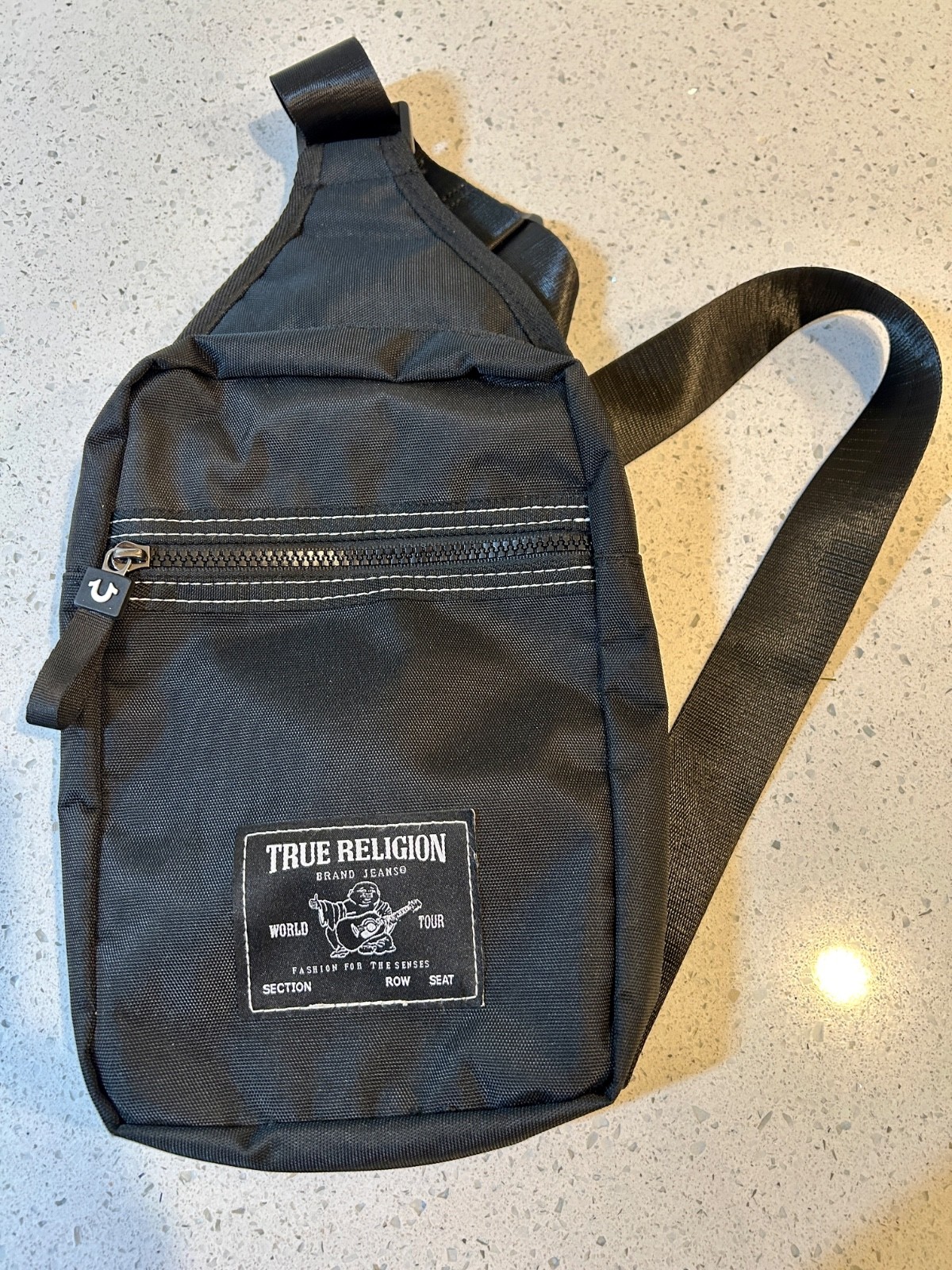 True Religion Yeta Unisex Black Sling Crossbody Bag – New w/o Tags – NICE!