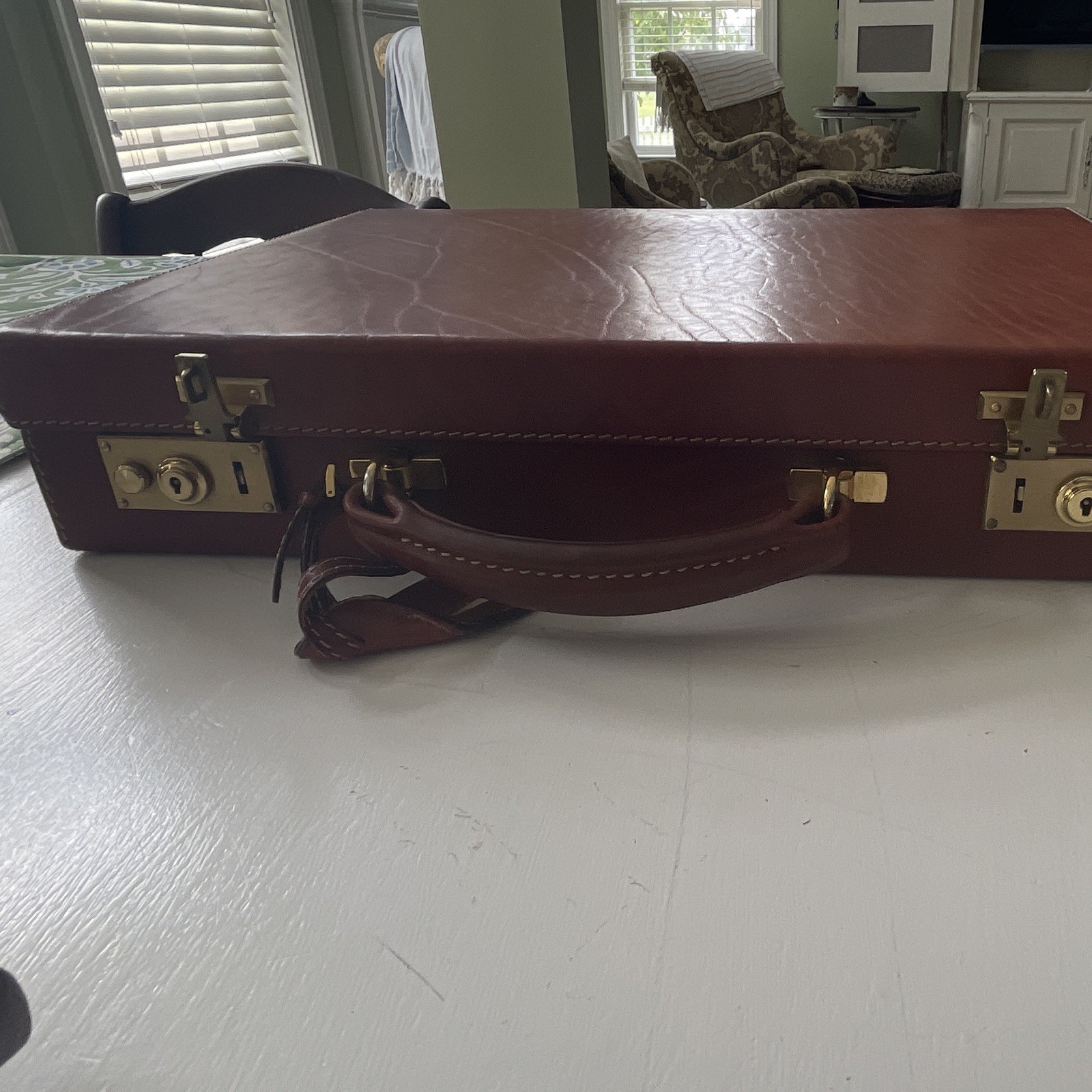 Dutch-made over-under hard-side briefcase, gold hardware – see pics