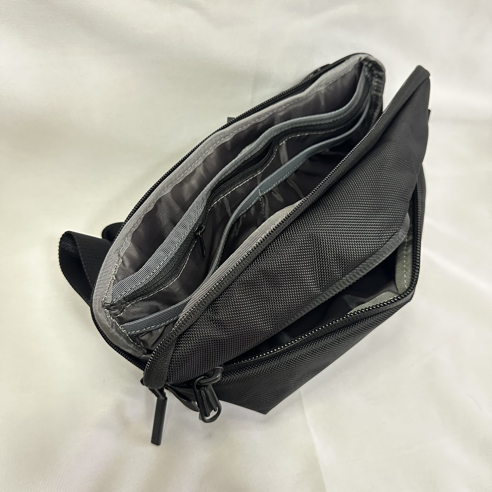 Aer Day Sling 2 Black 4.5L Travel Crossbody EDC Bag