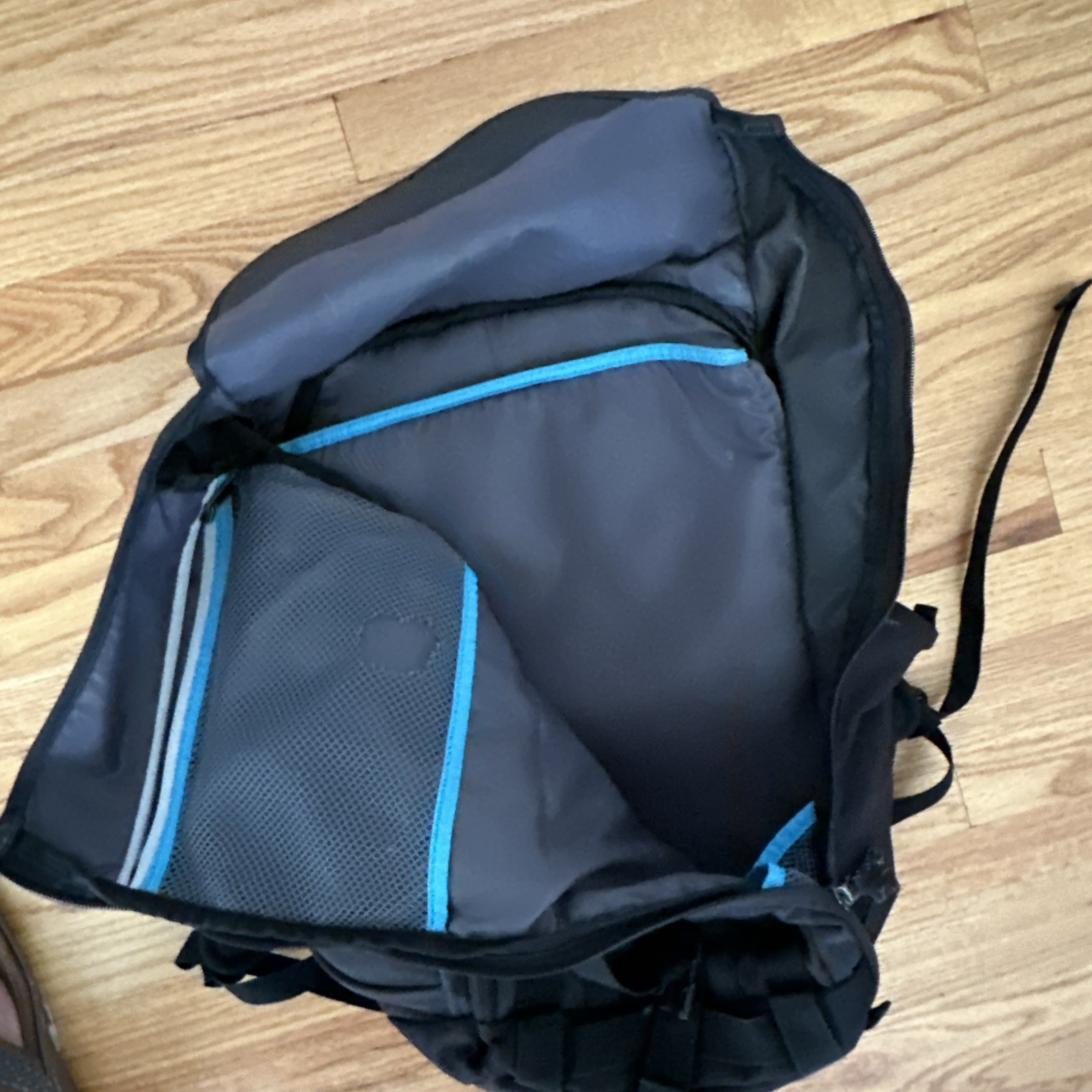 Thule Subterra Rucksack Backpack Olive Black 25L Daypack Lots of pockets