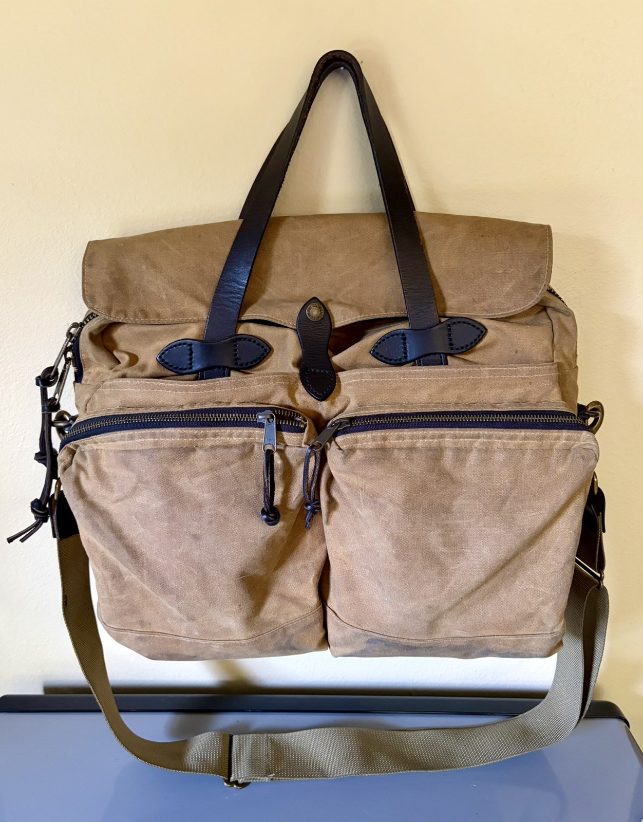 Filson 24 Hour Bag Tin Cloth Briefcase/Laptop -Dark Tan Waxed Cotton