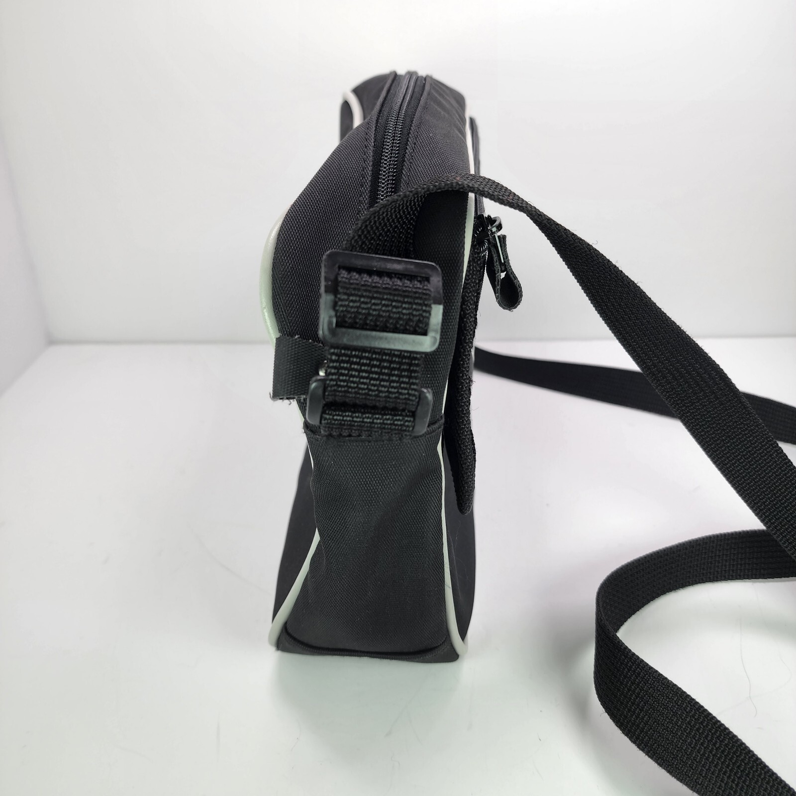 Vintage Black CrossOver Shoulder Style Bag SSPACE FOR CARDS