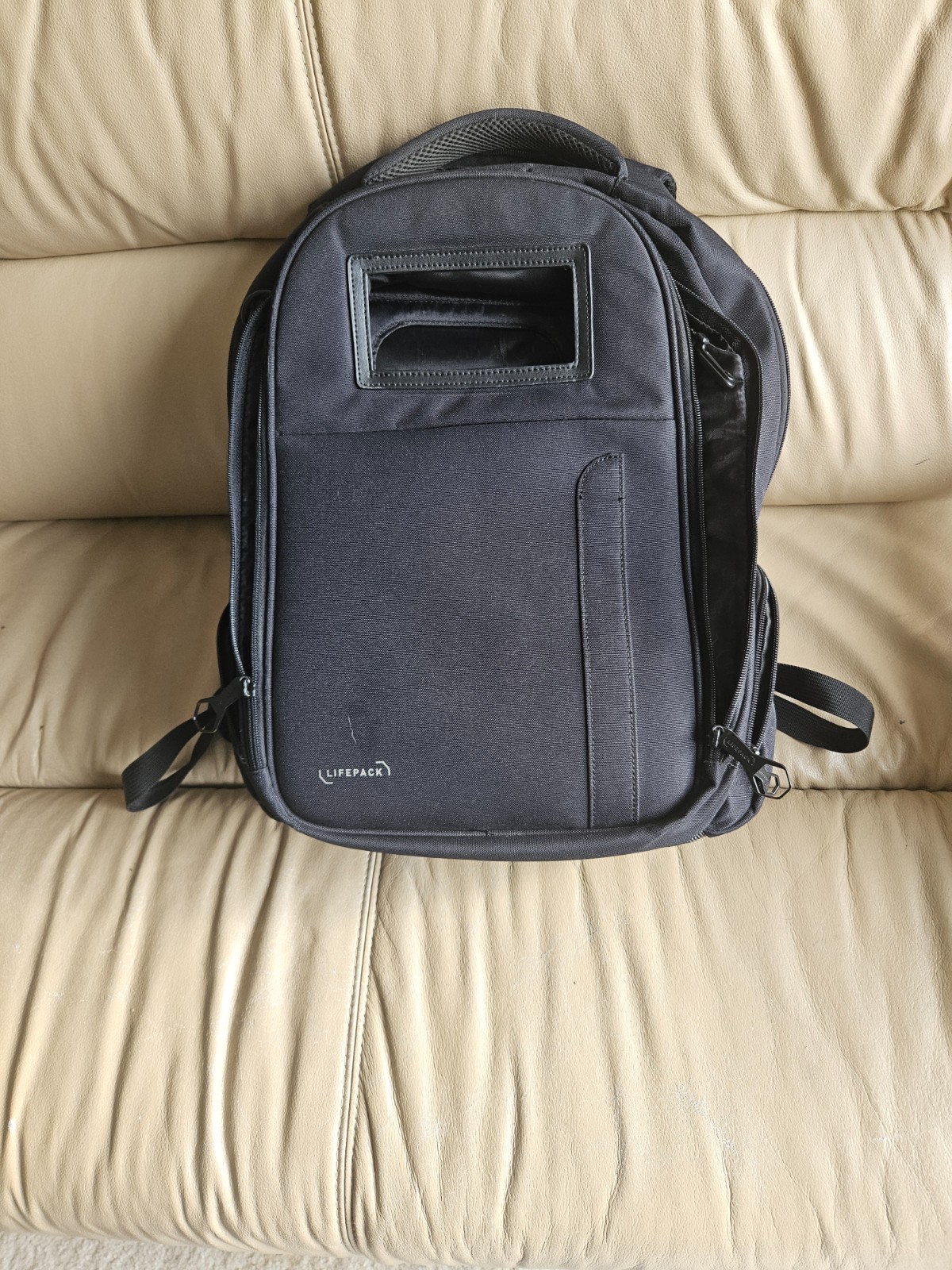 SOLGAARD [LIFEPACK] BACKPACK 17 ” HIGH 4.5 “WIDE AT BASE 12 ” LONG AT THE BASE