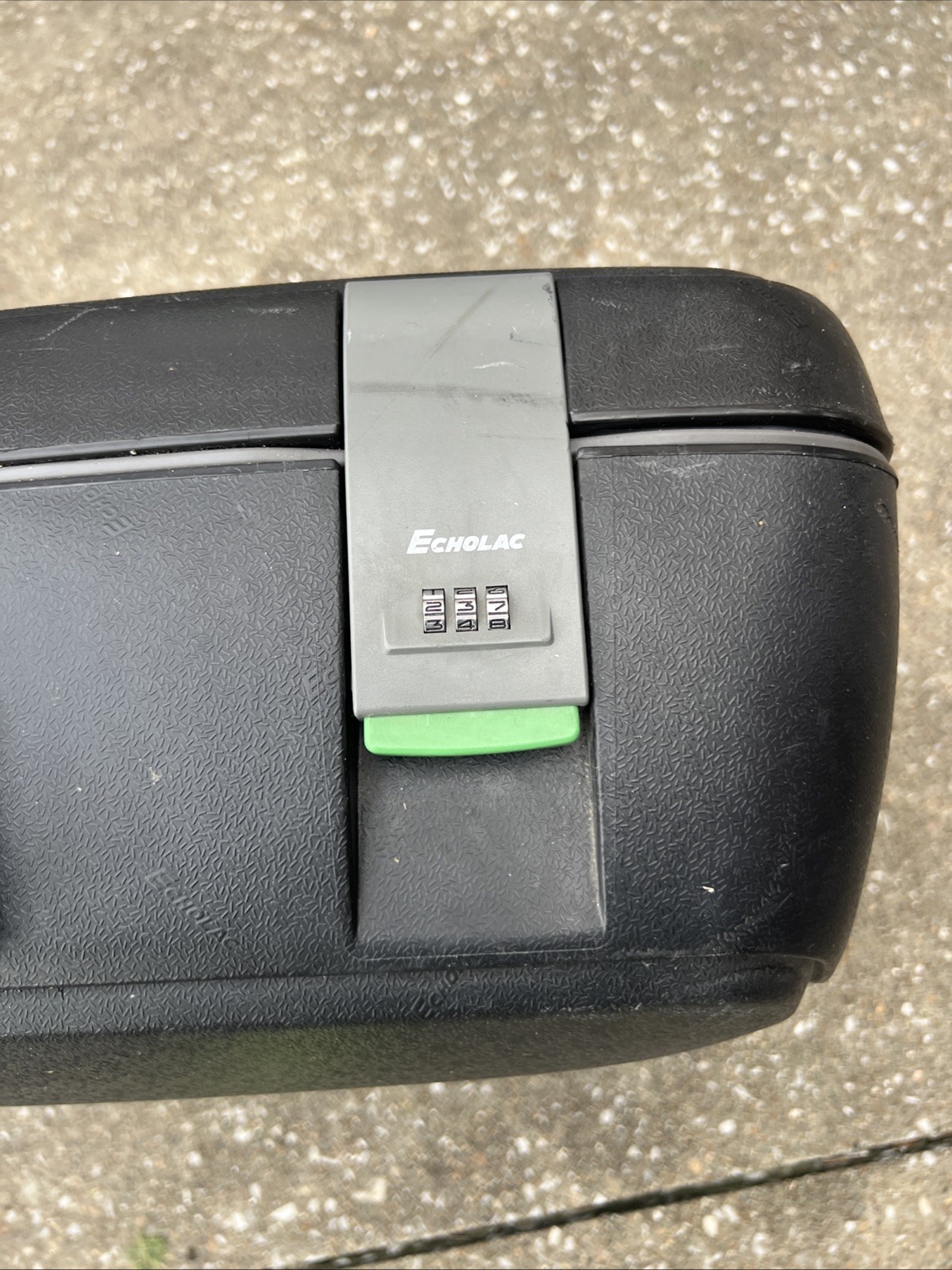 Echolac Hard Shell Suitcase RARE , 4 Closing Clasps , Key And Comb Lock, Wheeled