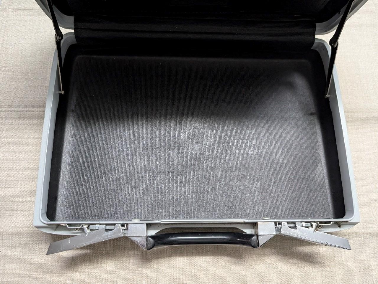 vintage SAMSONITE hard shell BRIEFCASE black 18x14x5 suitcase CARRY-ON black