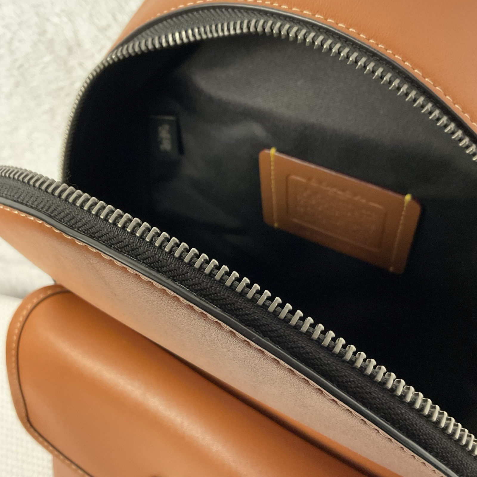 COACH Small Turnlock Sling Pack Smooth Leather CBI24 Tan Preloved