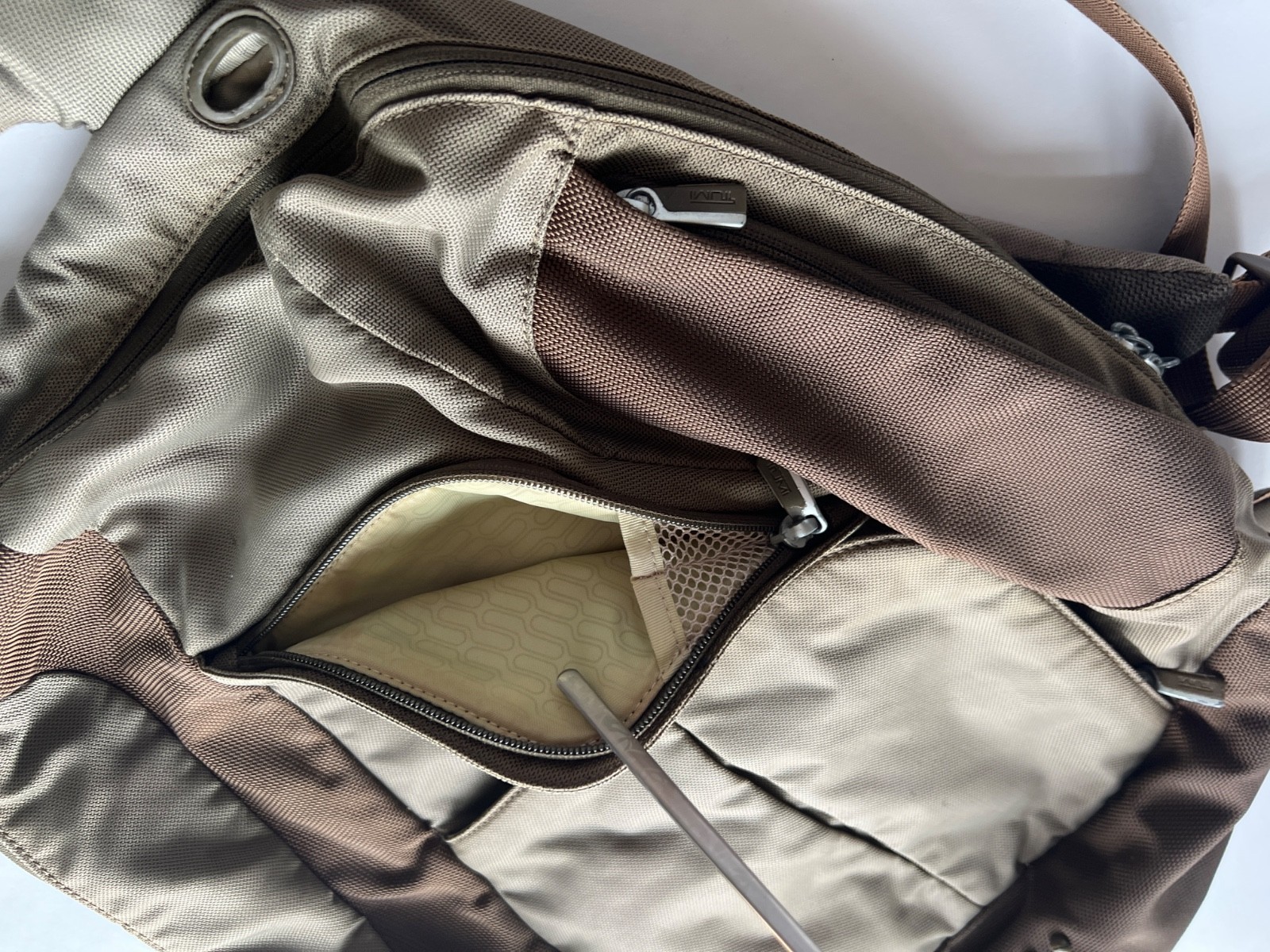 VTG TUMI Laptop Backpack Green – Fair – Style 5102MSS – Alpha Era or T-Tech?