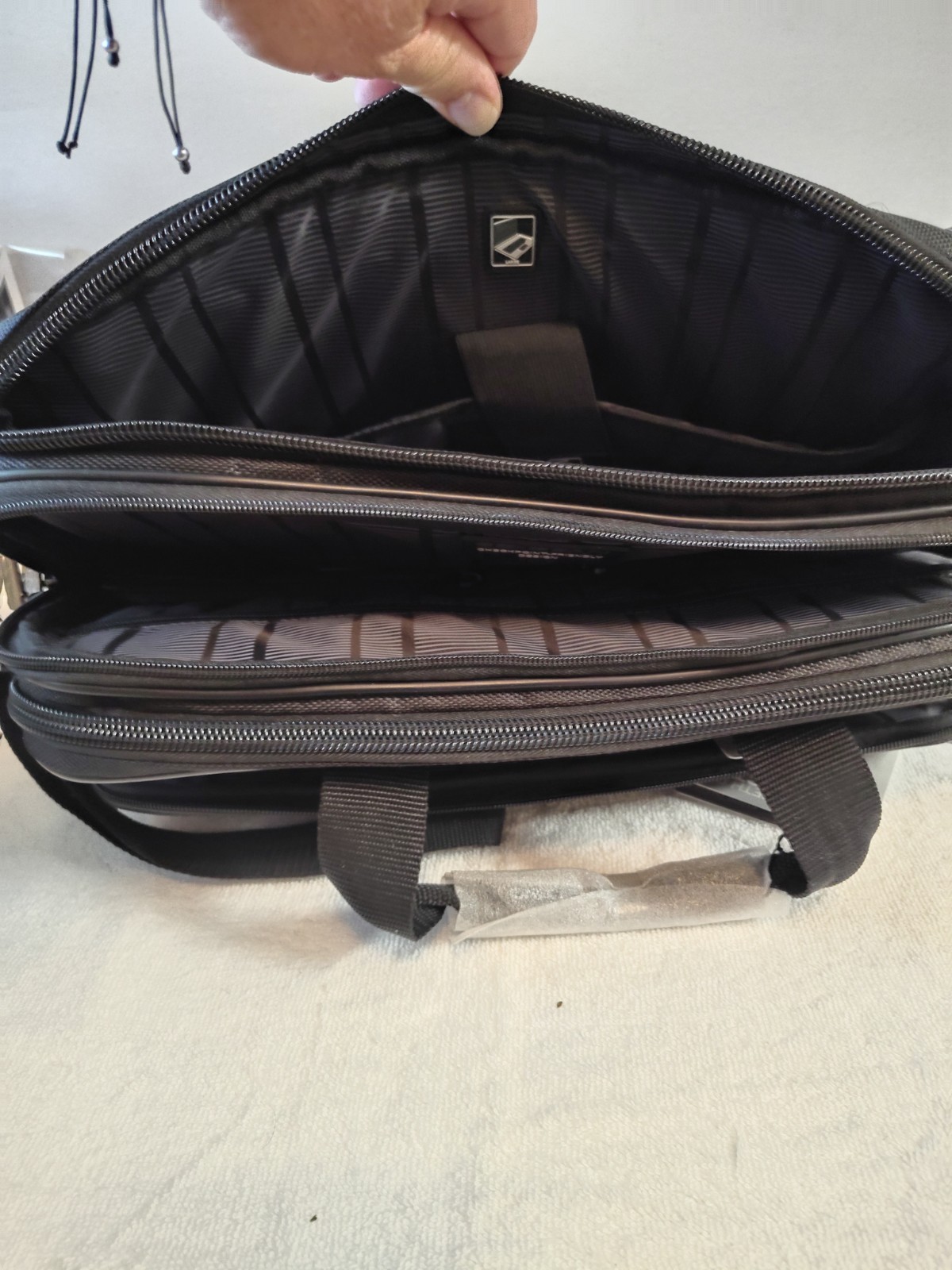 Kenneth Cole Reaction Keystone 1680D Polyester Dual 17″ Laptop Portfolio
