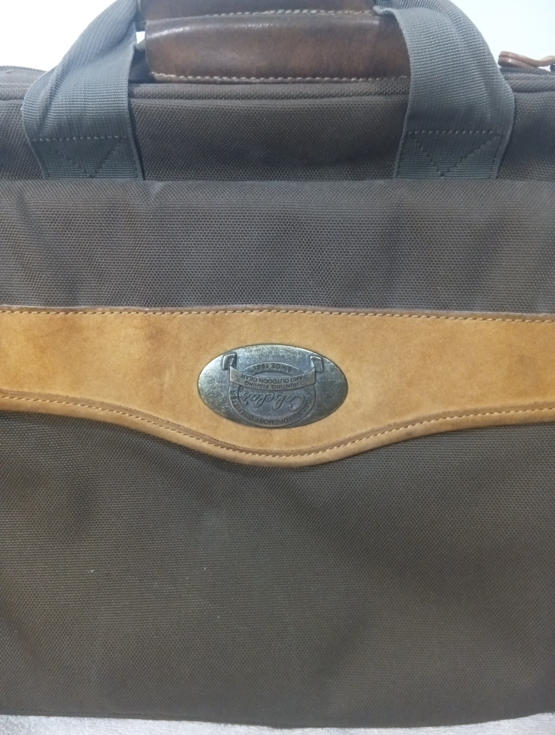 VINTAGE CABELA’S CANVAS AND LEATHER LAPTOP MESSENGER WEEKENDER LUGGAGE BAG. TD6D