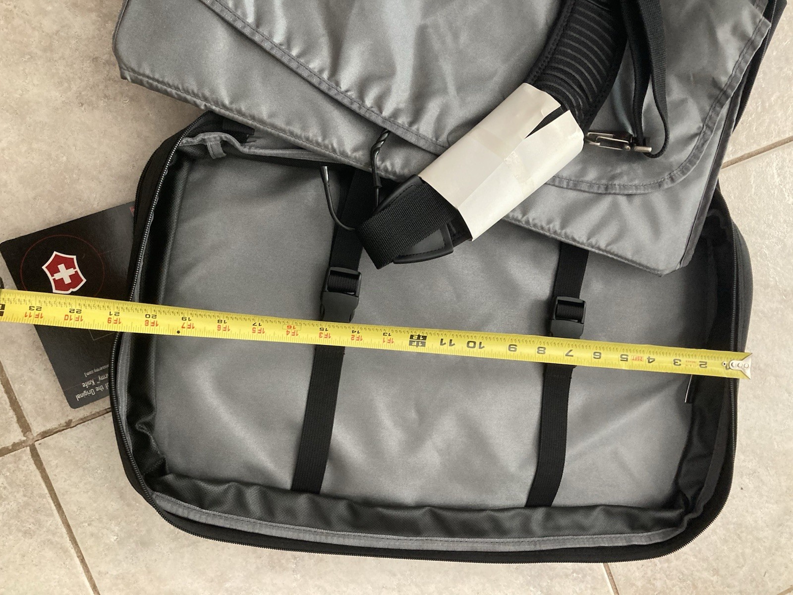 Victorinox 3207IN Black 2-Zip Expandable Overnighter Travel Bag 22x15x4