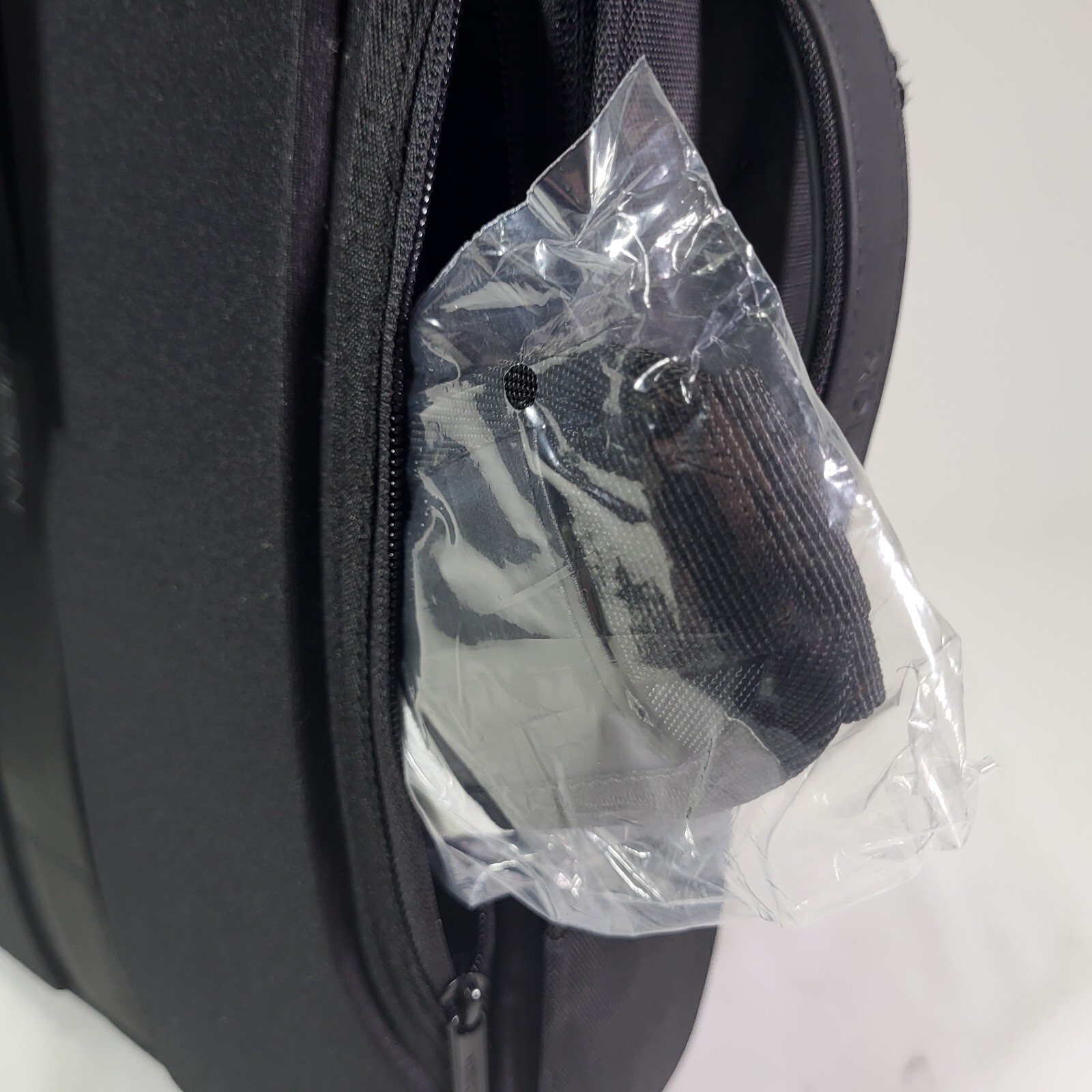 XD Design Bobby Biz Anti-Theft Backpack briefcase USB black sleek Z4