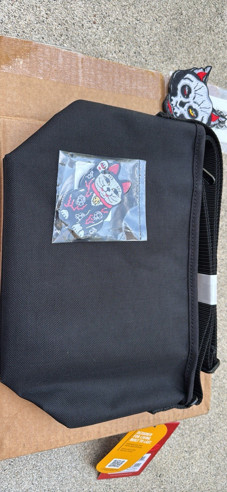 Monmon x Manhattan Portage messenger bag – black with two extra cat patches