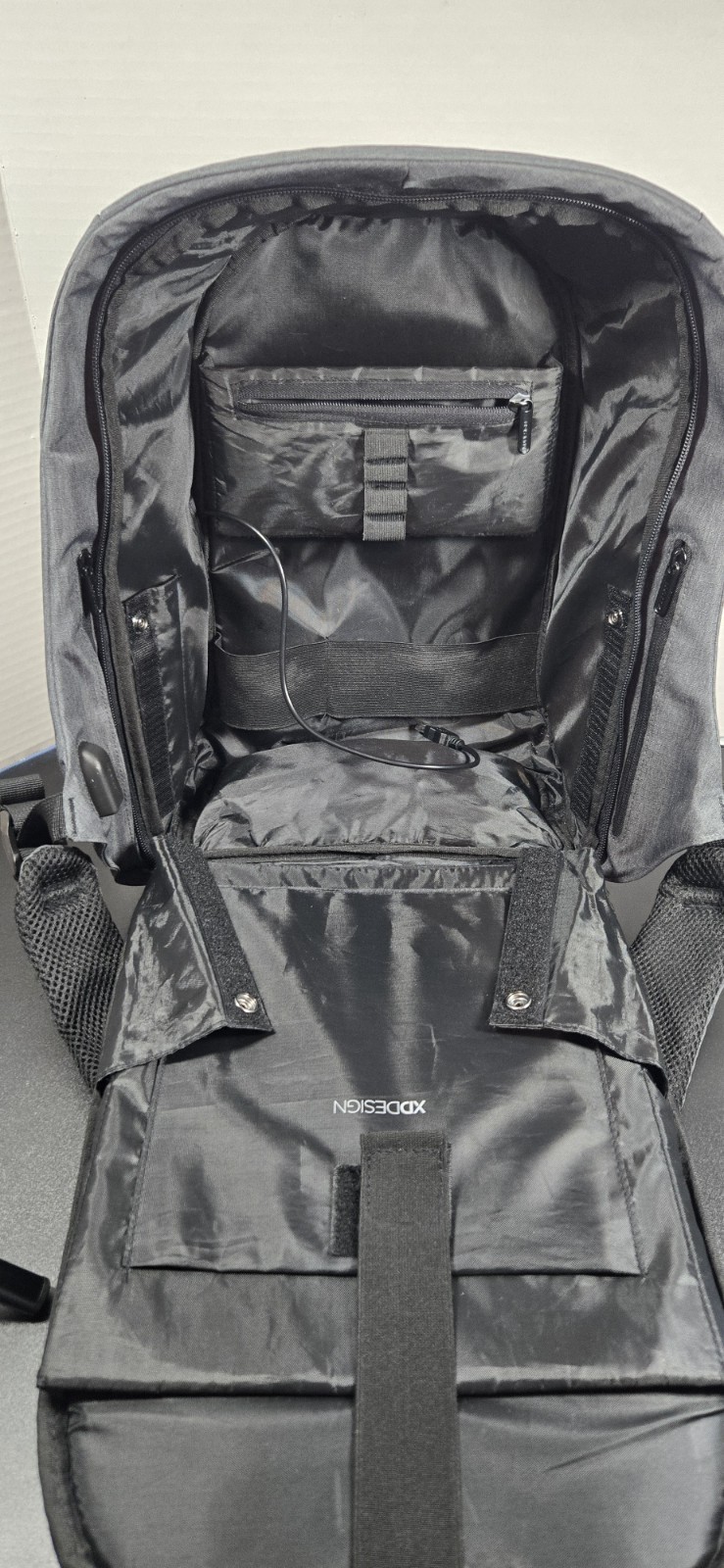 XD Design Antitheft Backpack Great Condition! Bobby See Photos For Measurements