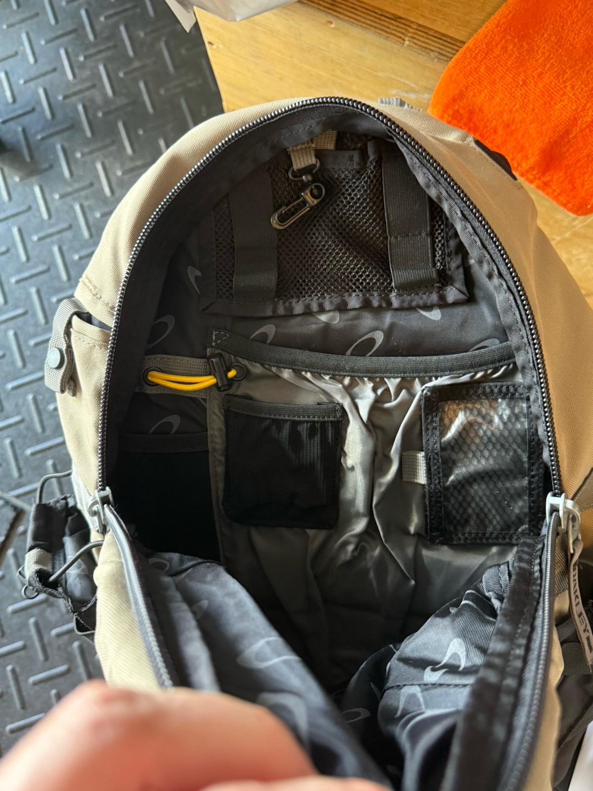 Oakley Tool Box 2.0 SI Tactical Terrain Tan Backpack